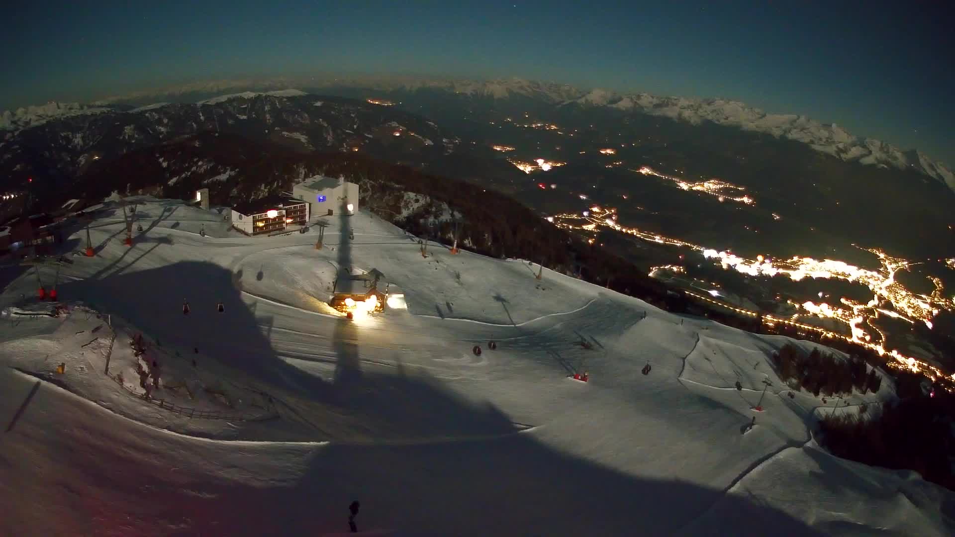 Cima estación de esquí Kronplatz | vista hacia Brunico