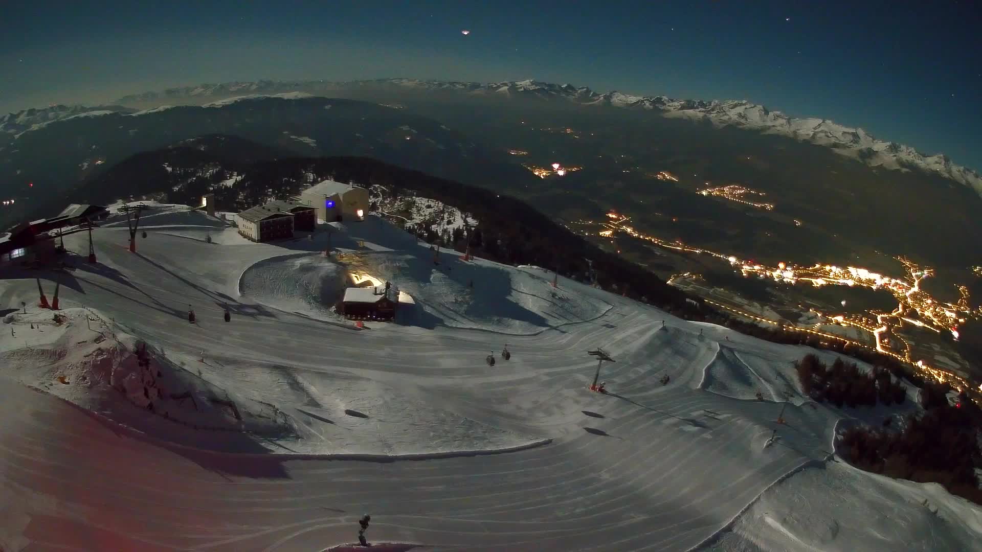 Cima estación de esquí Kronplatz | vista hacia Brunico