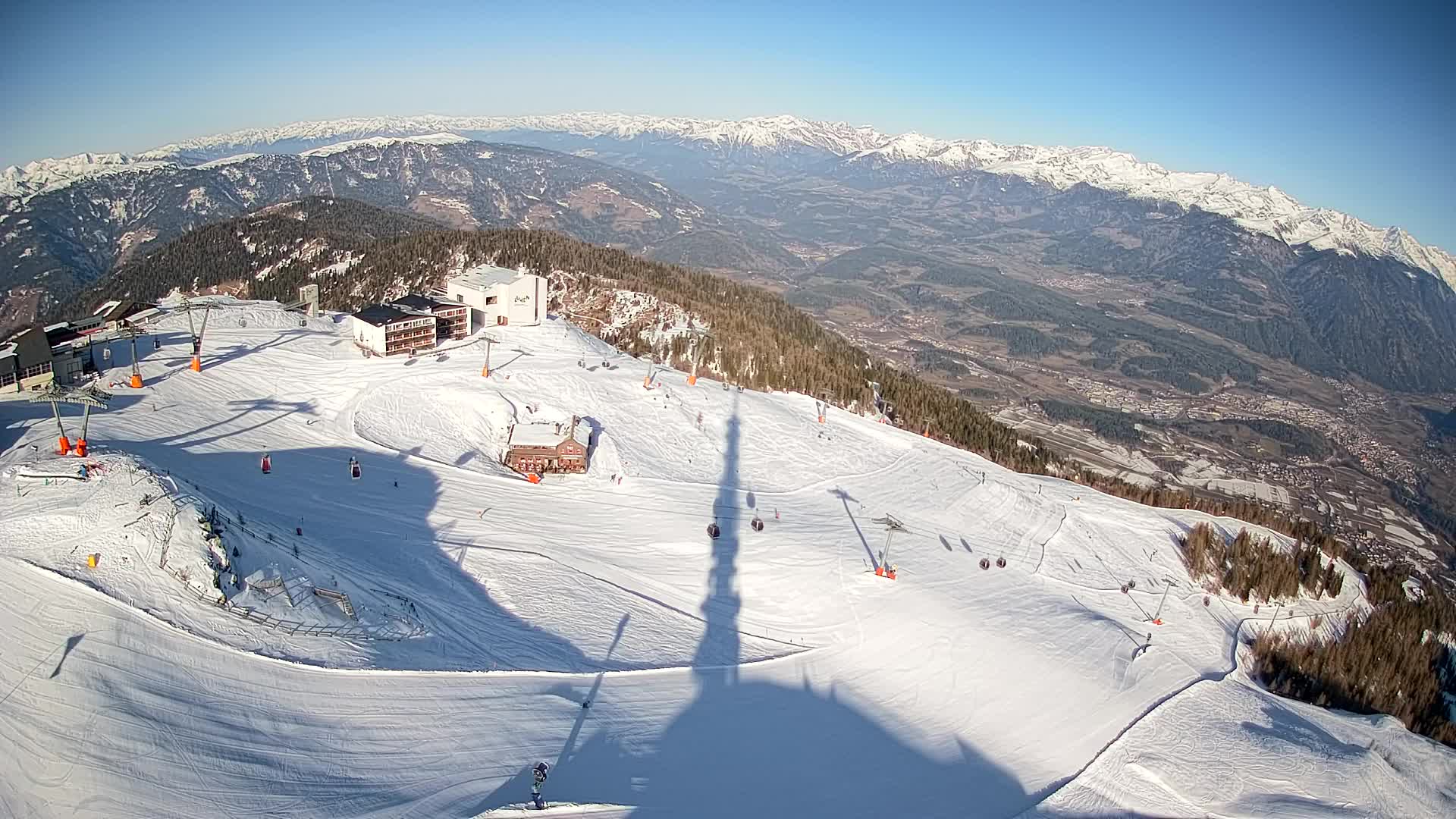 Cima estación de esquí Kronplatz | vista hacia Brunico