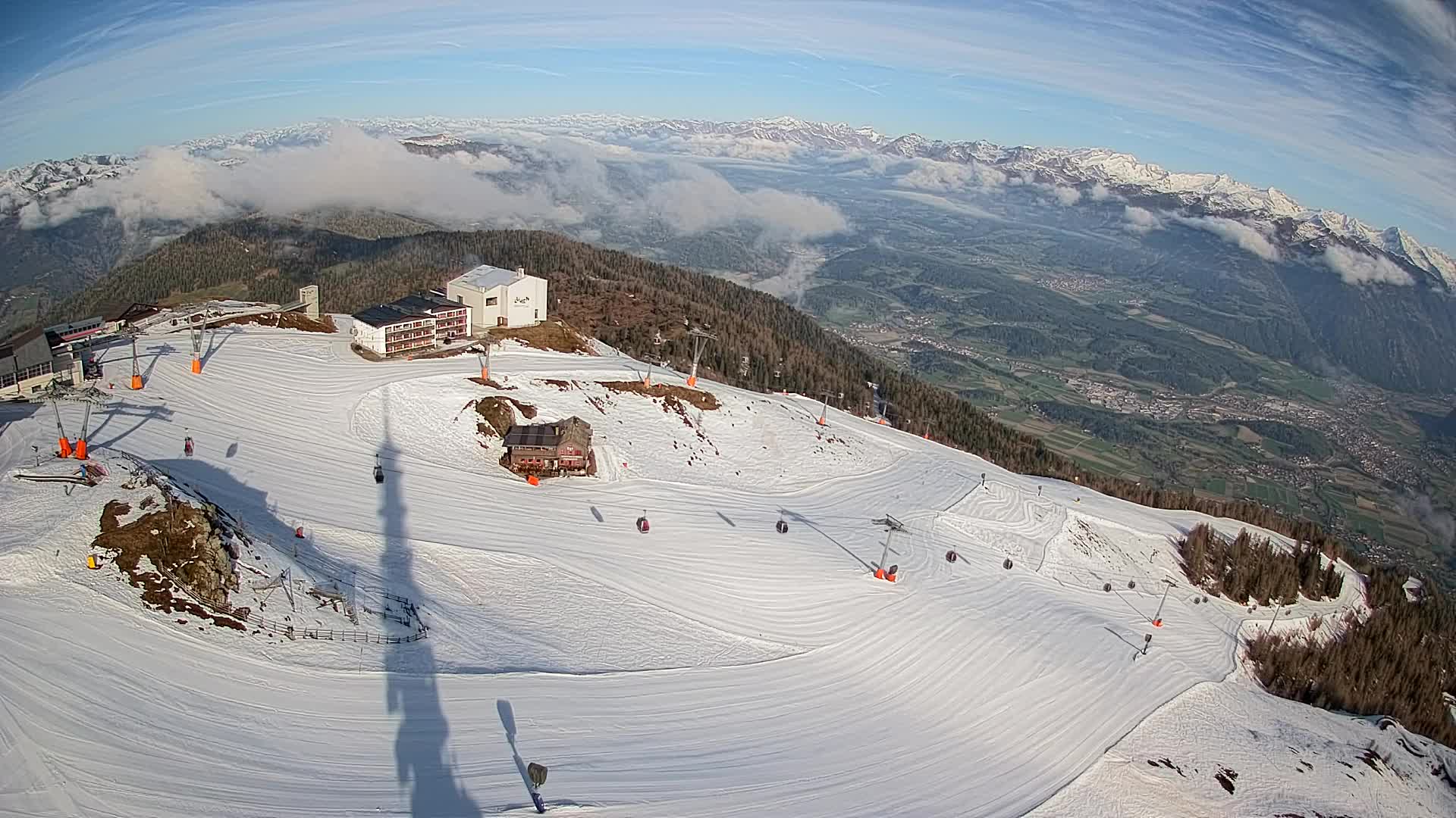 Cima estación de esquí Kronplatz | vista hacia Brunico
