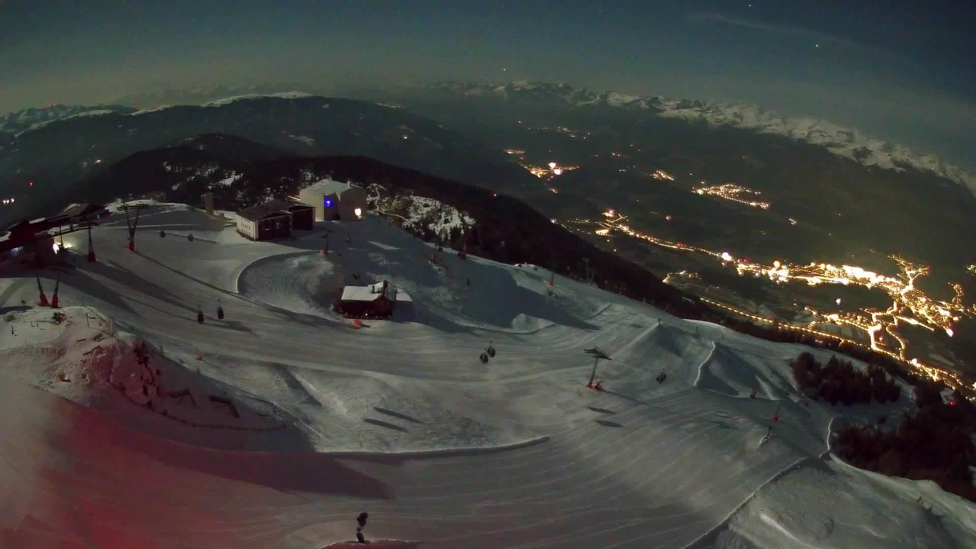 Cima estación de esquí Kronplatz | vista hacia Brunico