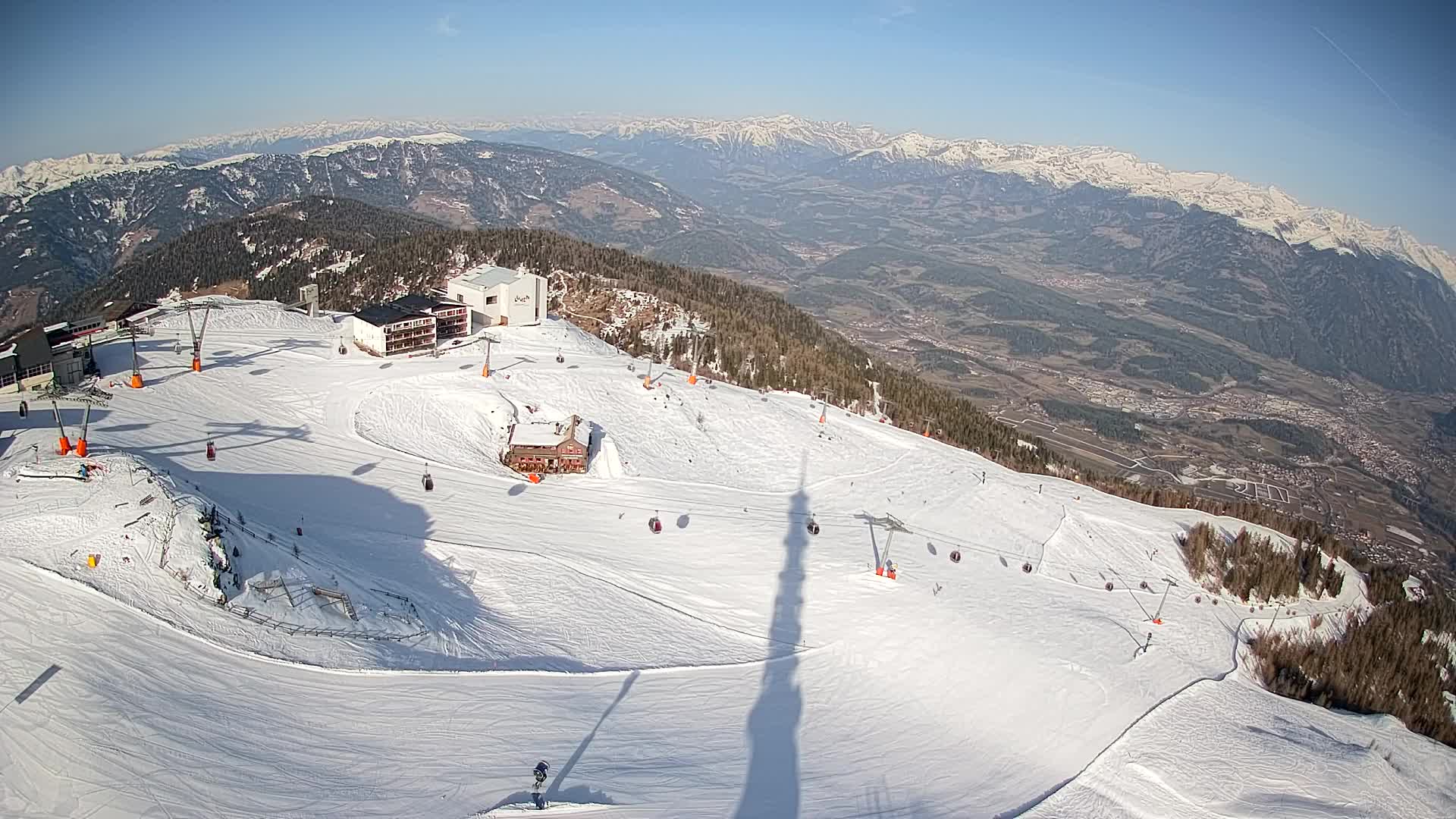Cima estación de esquí Kronplatz | vista hacia Brunico