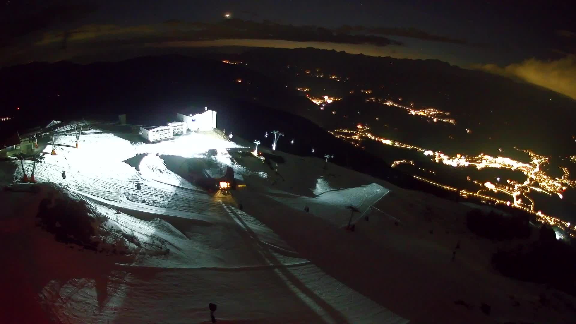 Cima estación de esquí Kronplatz | vista hacia Brunico