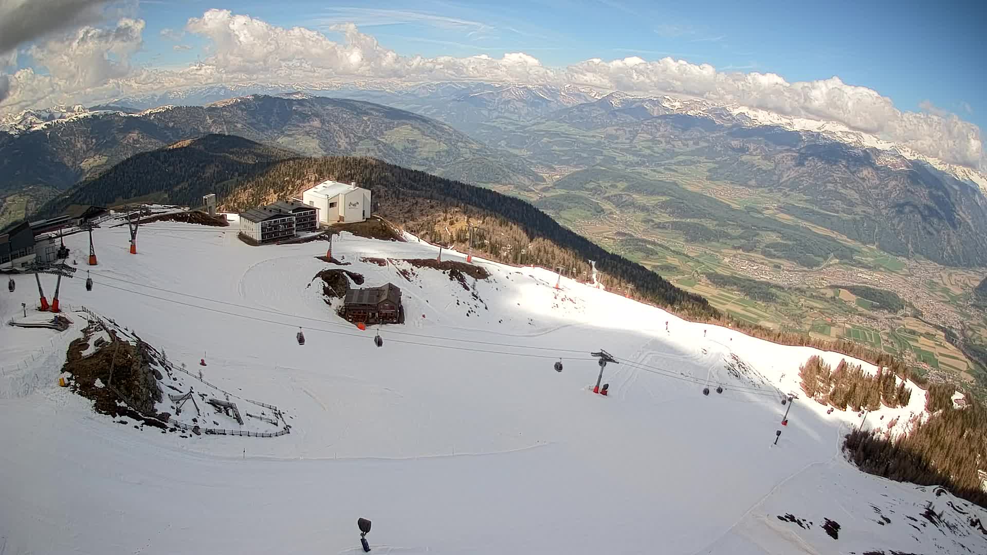 Cima estación de esquí Kronplatz | vista hacia Brunico