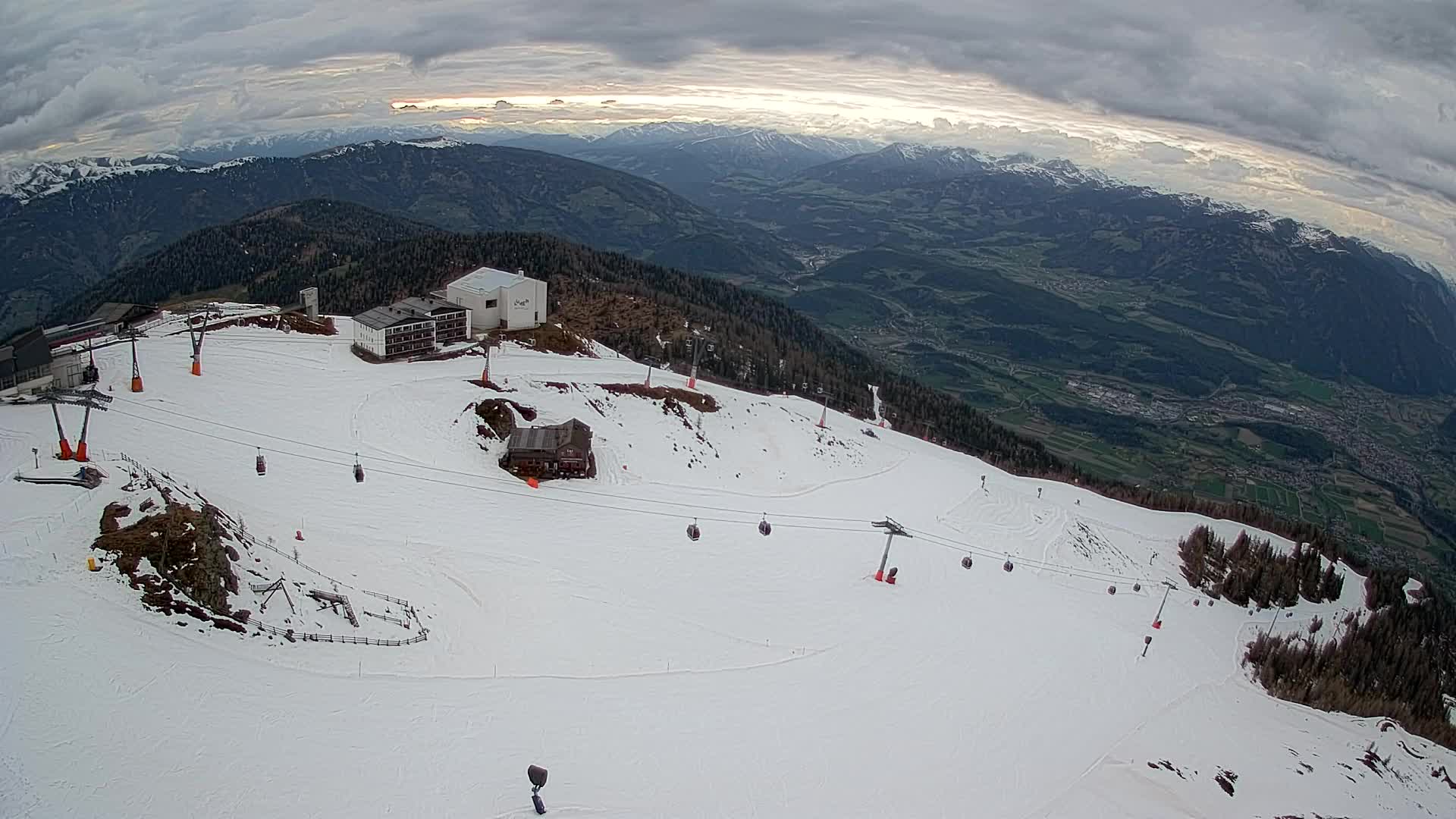 Stazione sciistica di Plan de Corones | vista su Brunico