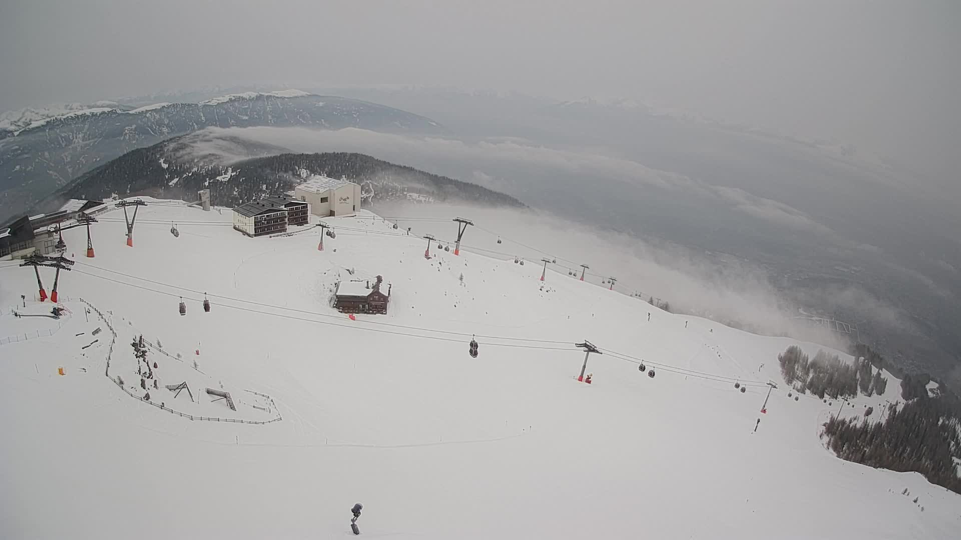 Cima estación de esquí Kronplatz | vista hacia Brunico