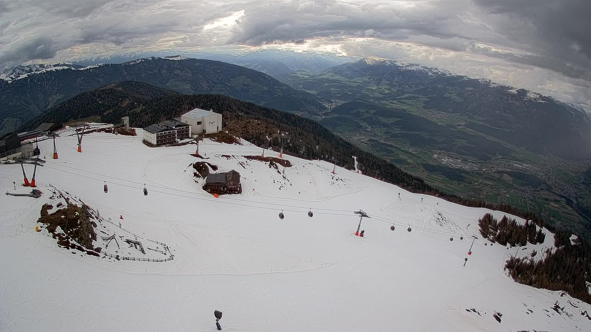 Stazione sciistica di Plan de Corones | vista su Brunico