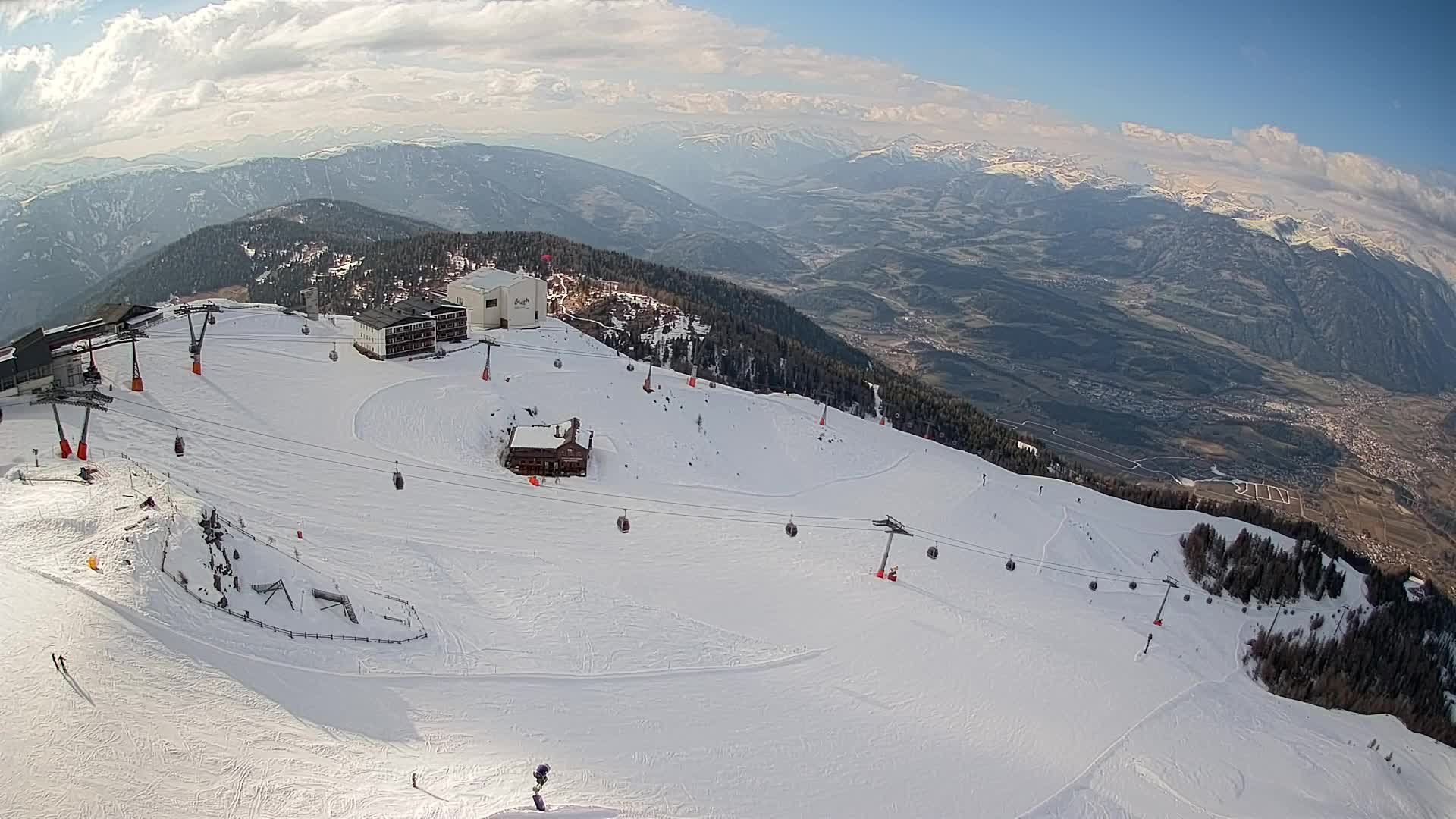 Cima estación de esquí Kronplatz | vista hacia Brunico