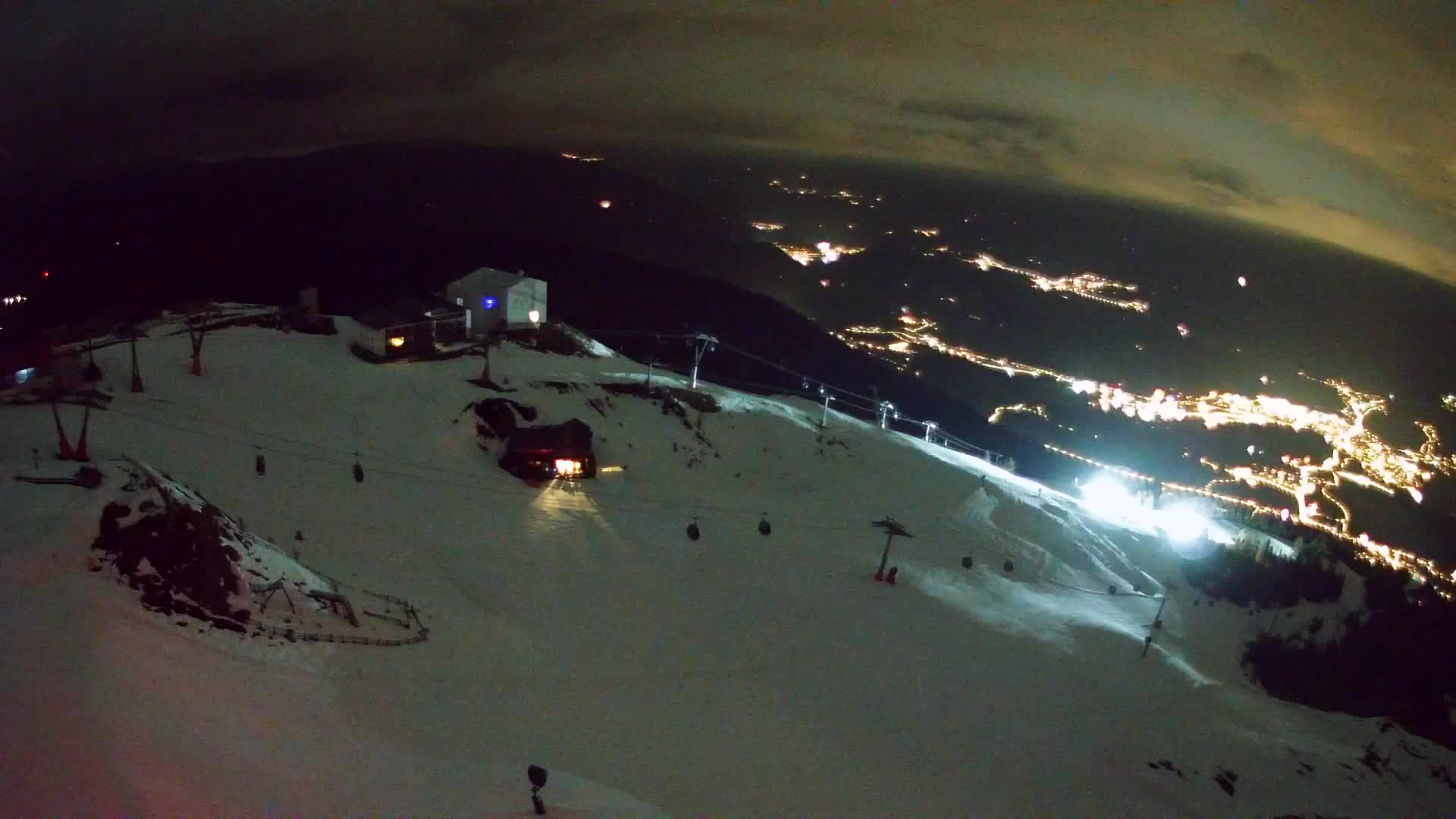 Cima estación de esquí Kronplatz | vista hacia Brunico