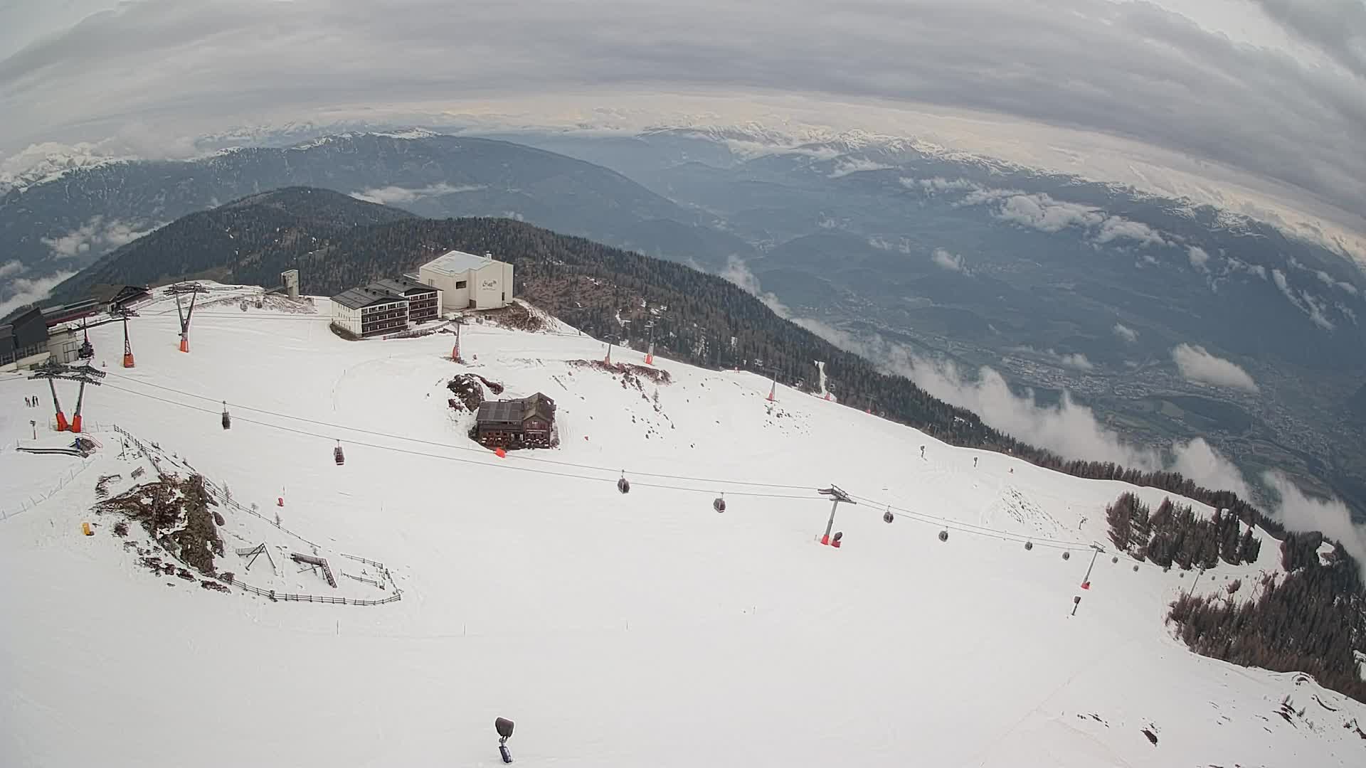 Skigebiet Kronplatz Gipfel | Blick auf Bruneck