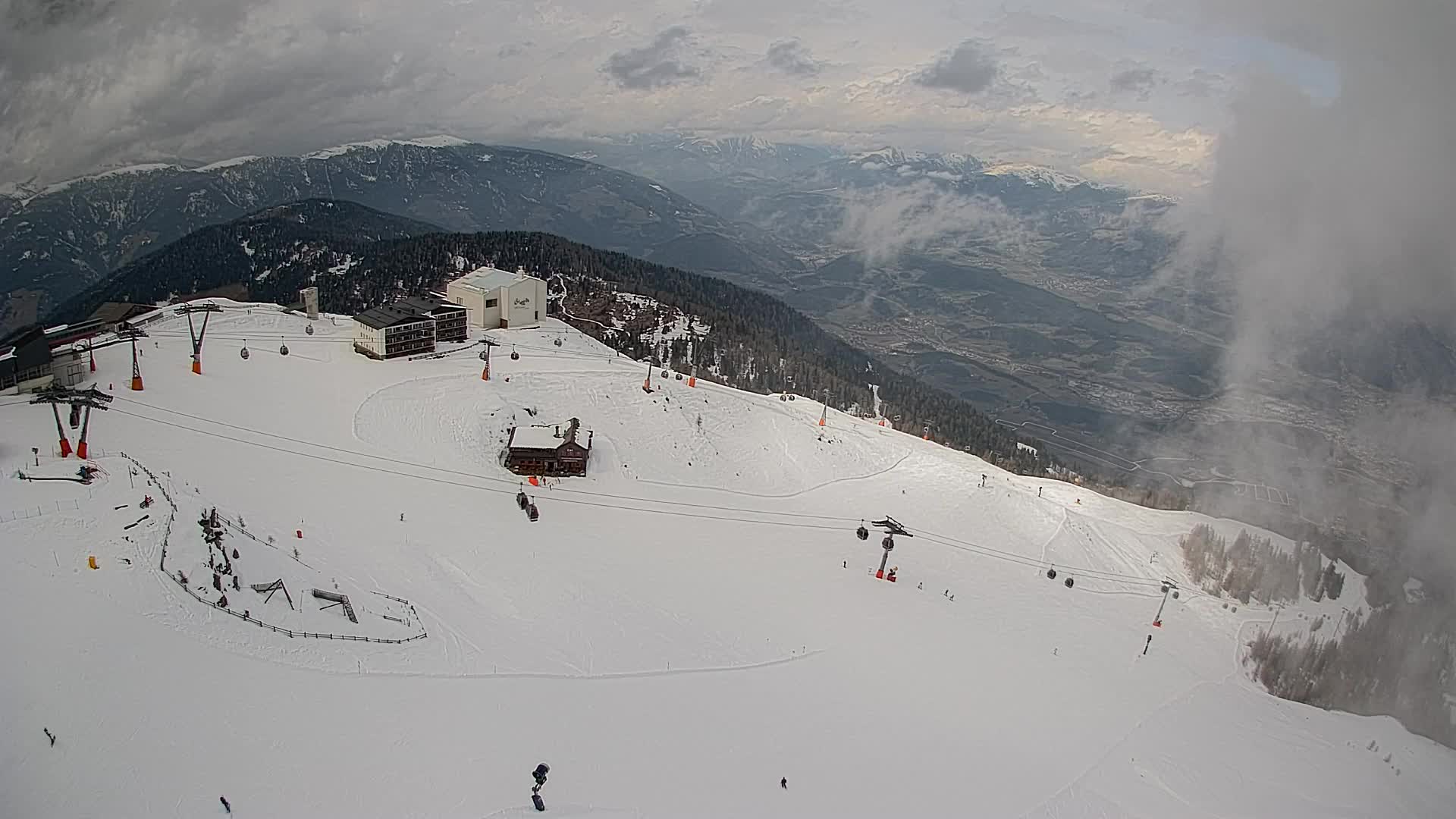 Skigebiet Kronplatz Gipfel | Blick auf Bruneck