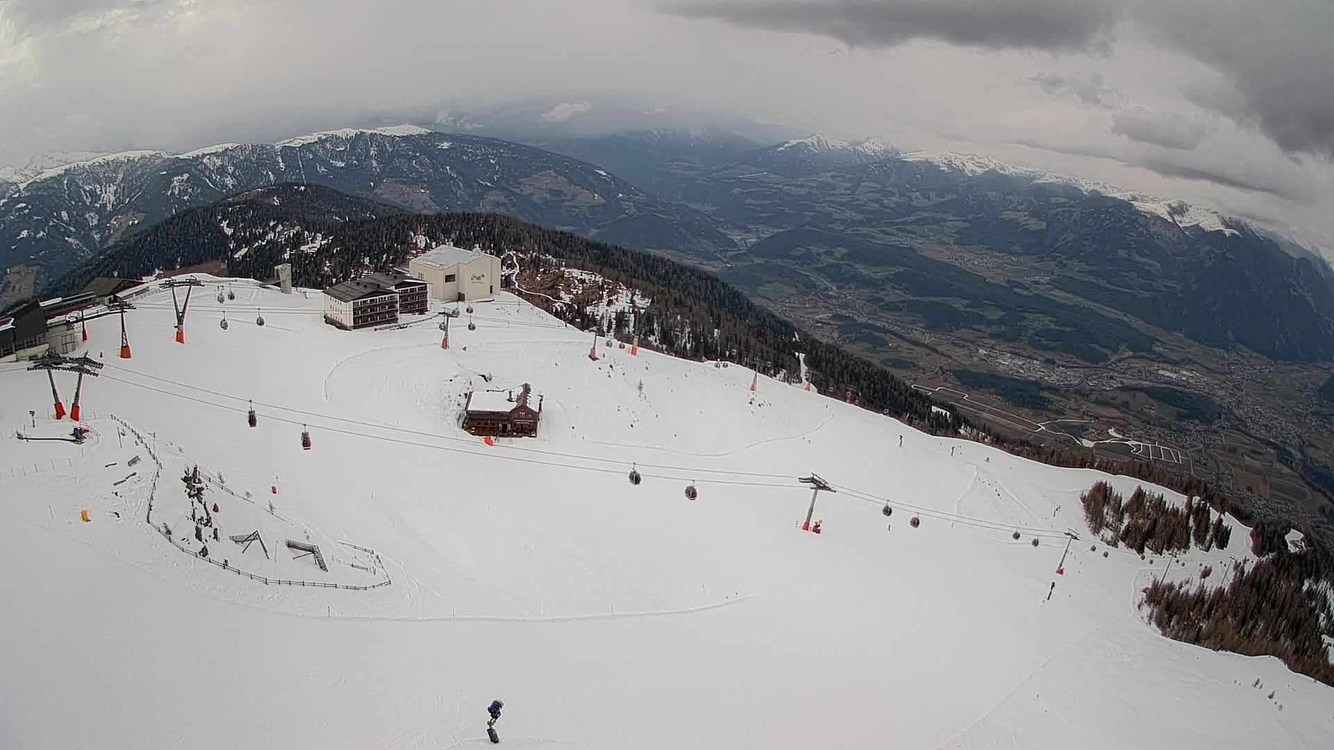 Stazione sciistica di Plan de Corones | vista su Brunico