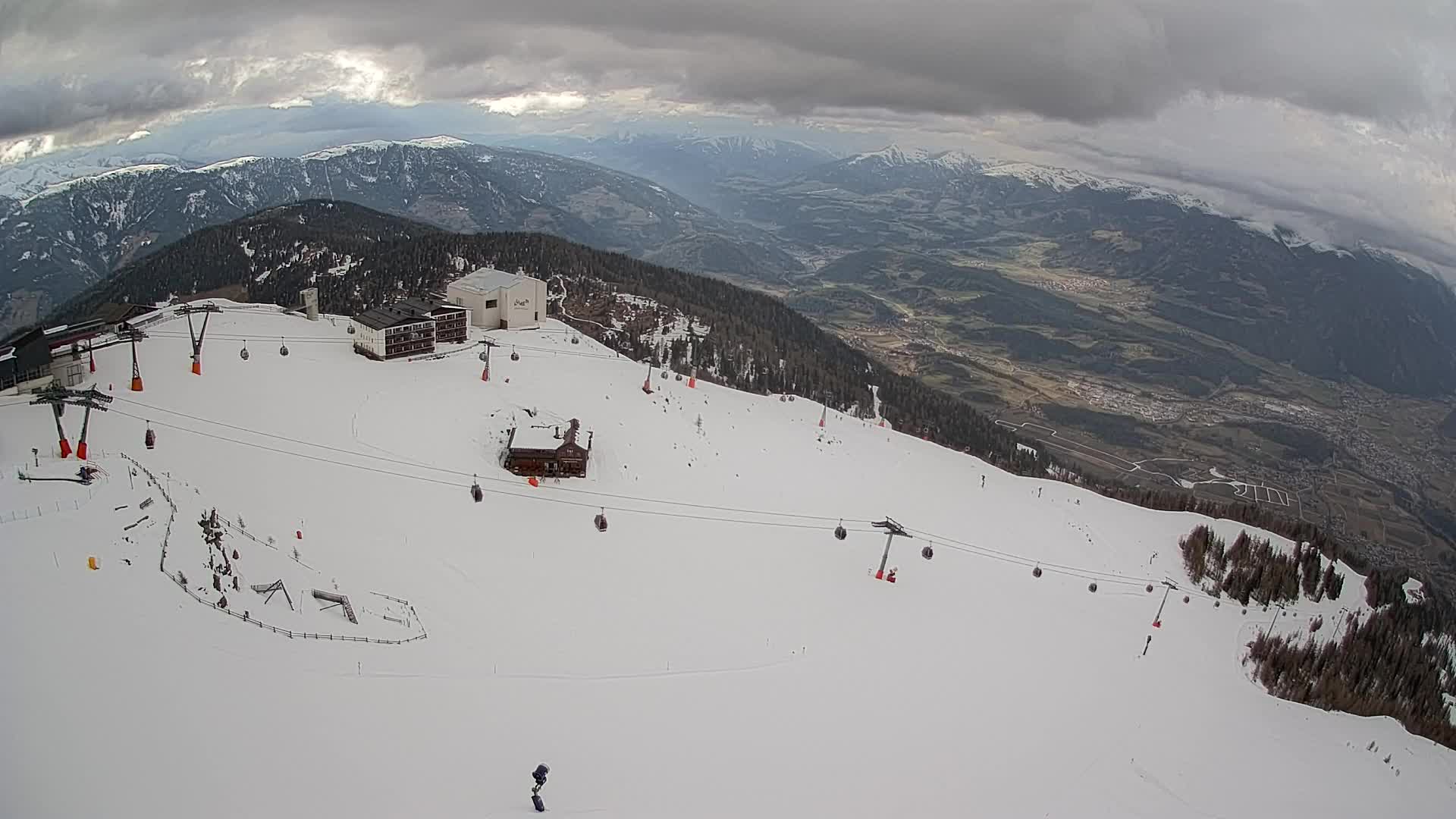 Skigebiet Kronplatz Gipfel | Blick auf Bruneck