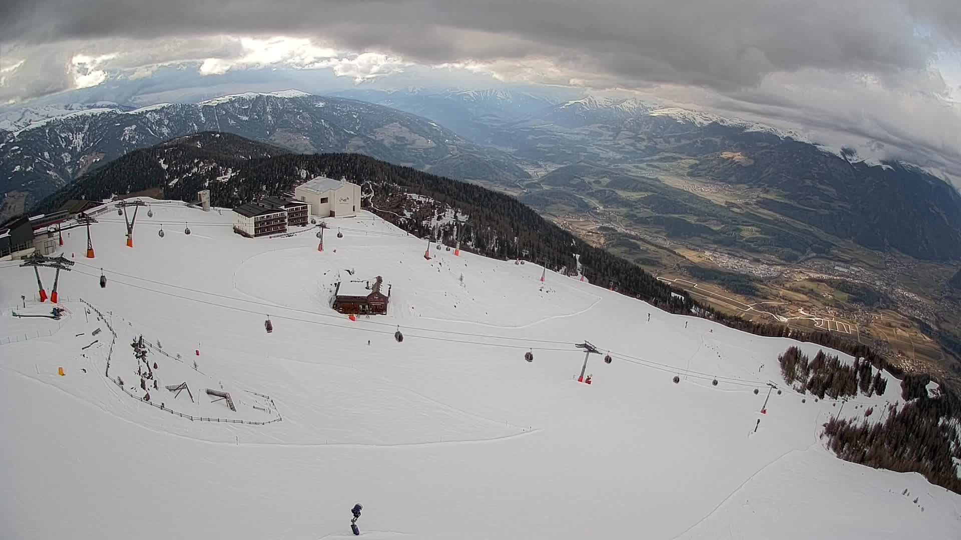 Station de ski Kronplatz sommet | vue sur Brunico