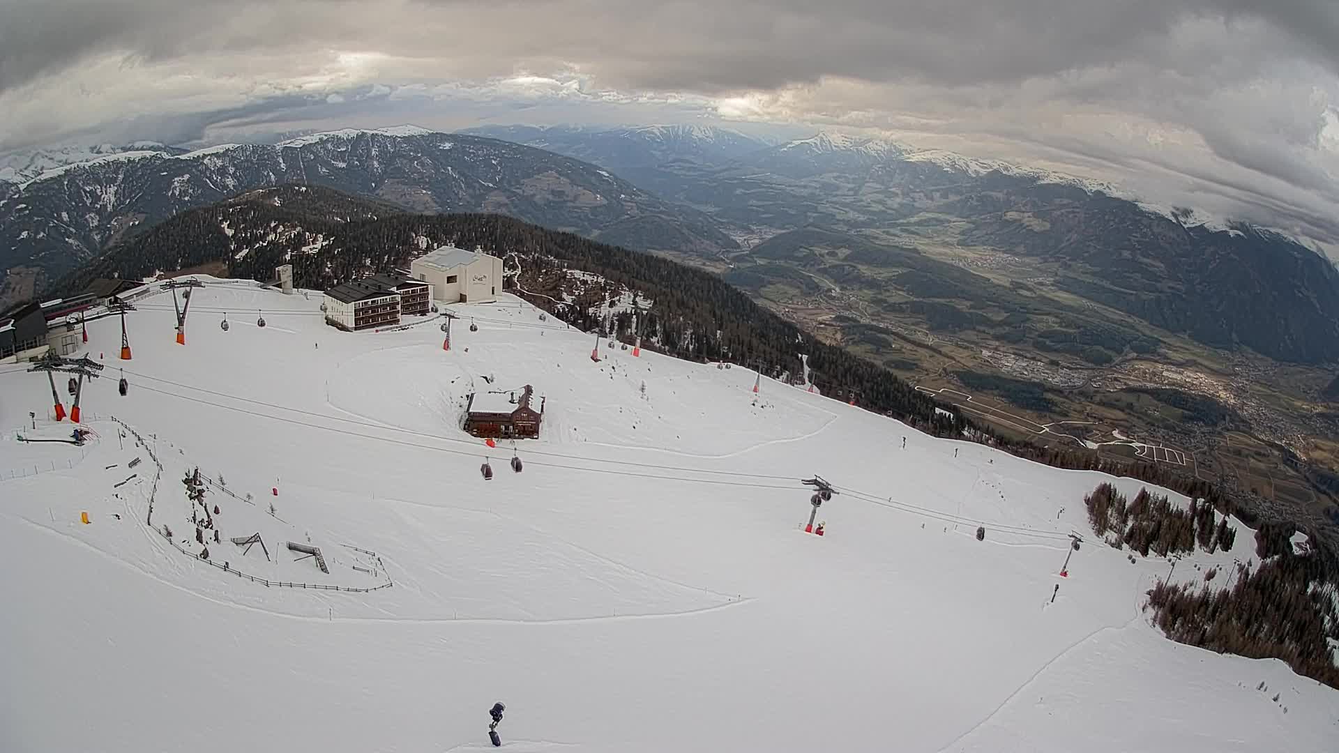 Stazione sciistica di Plan de Corones | vista su Brunico