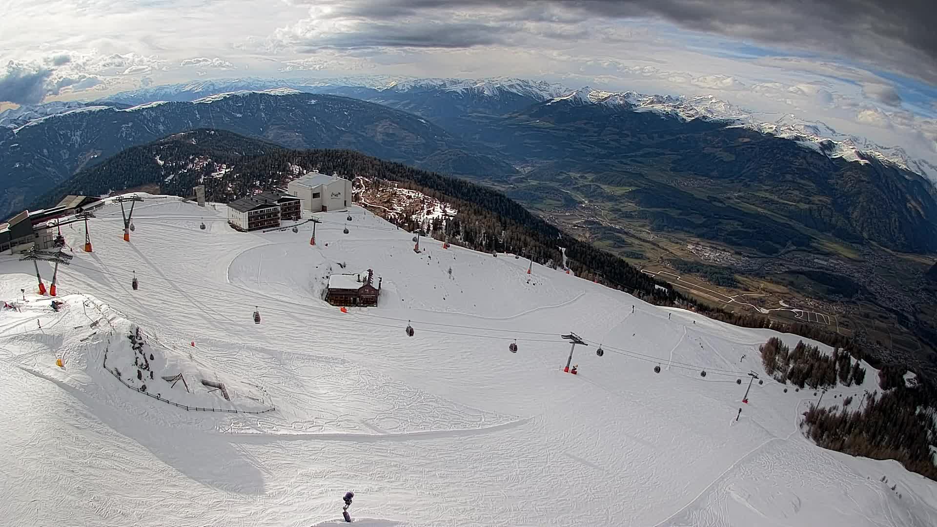 Skigebiet Kronplatz Gipfel | Blick auf Bruneck