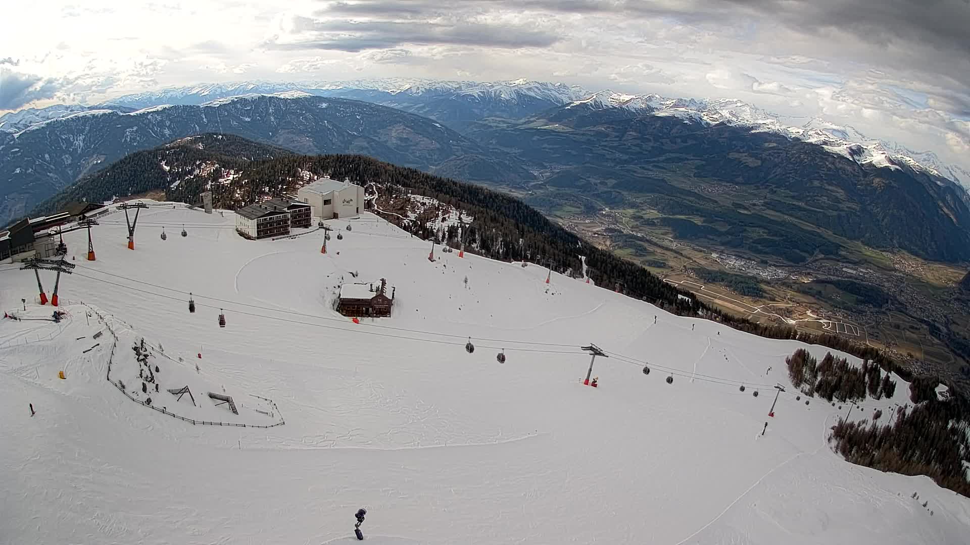 Stazione sciistica di Plan de Corones | vista su Brunico