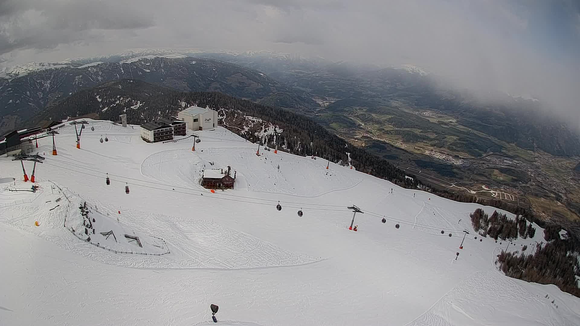 Stazione sciistica di Plan de Corones | vista su Brunico