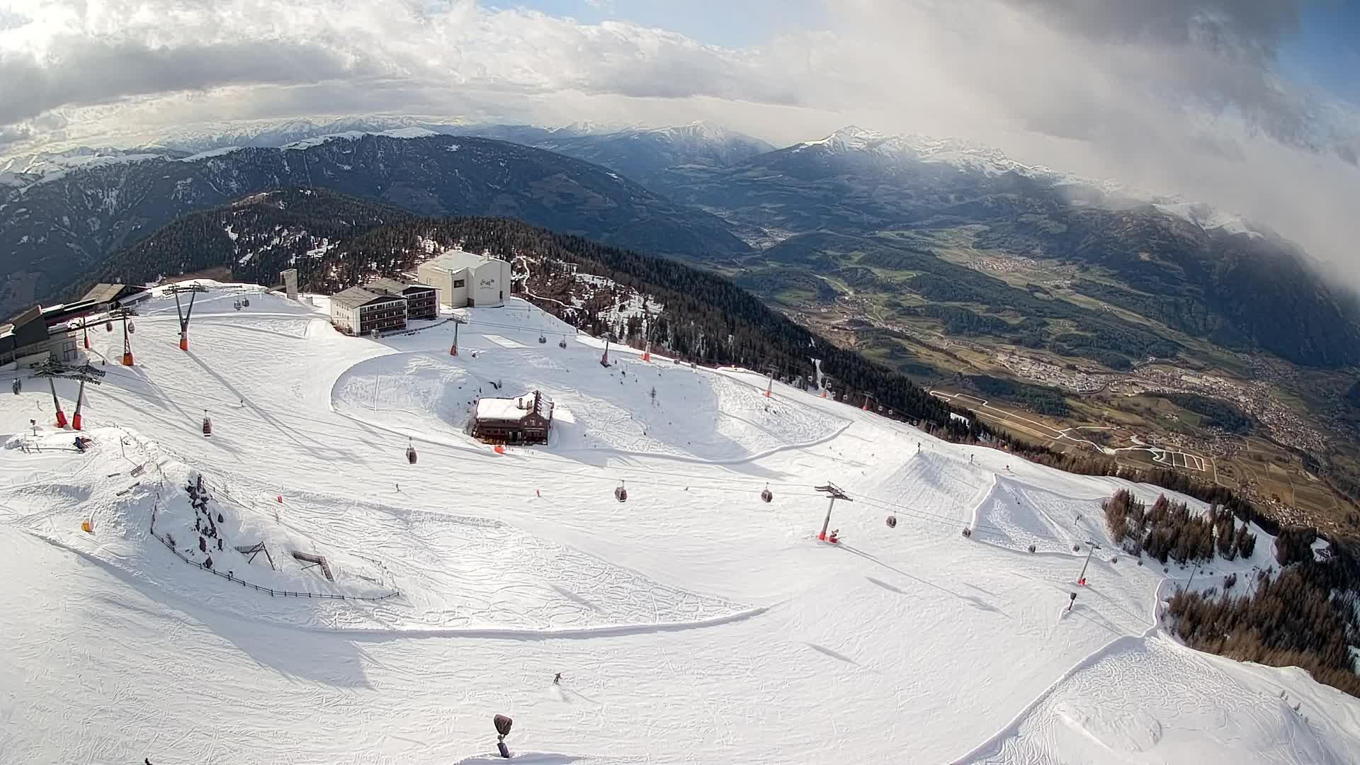 Skigebiet Kronplatz Gipfel | Blick auf Bruneck
