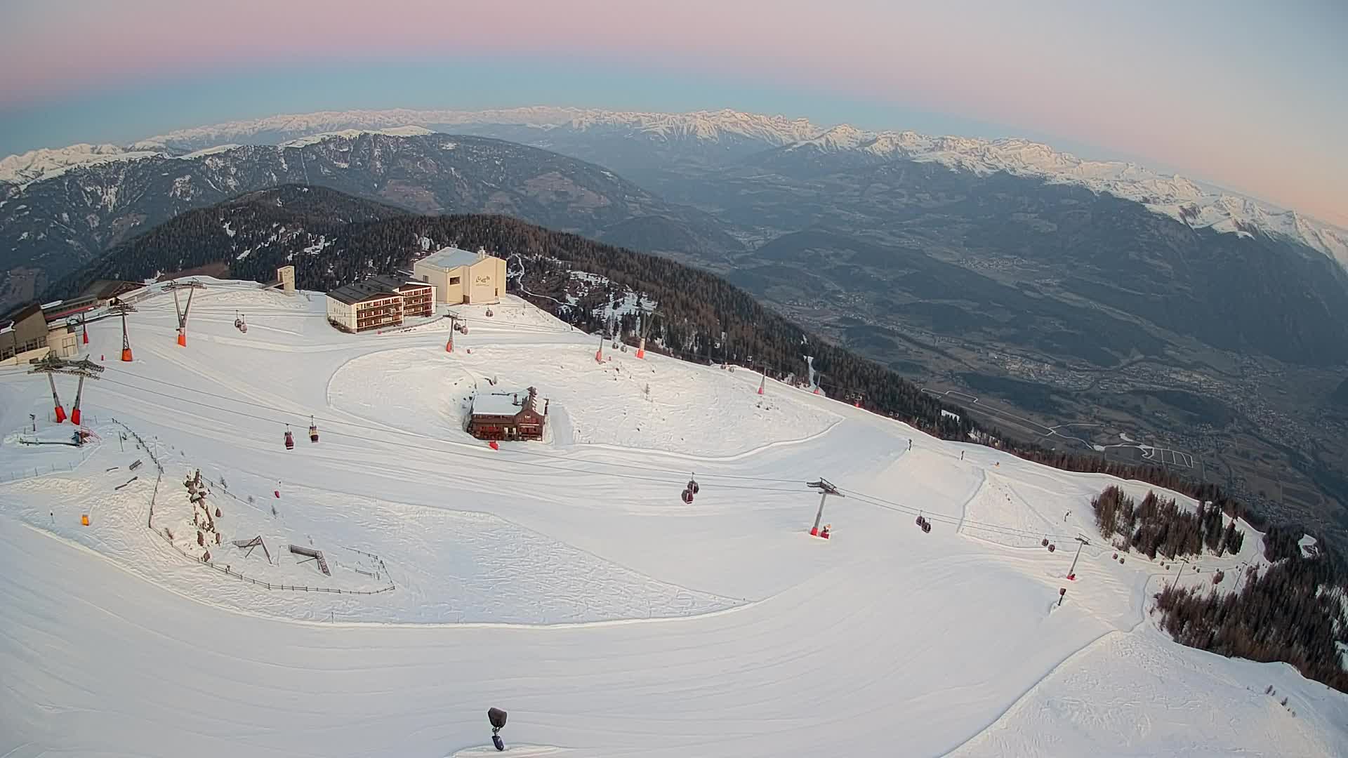 Stazione sciistica di Plan de Corones | vista su Brunico