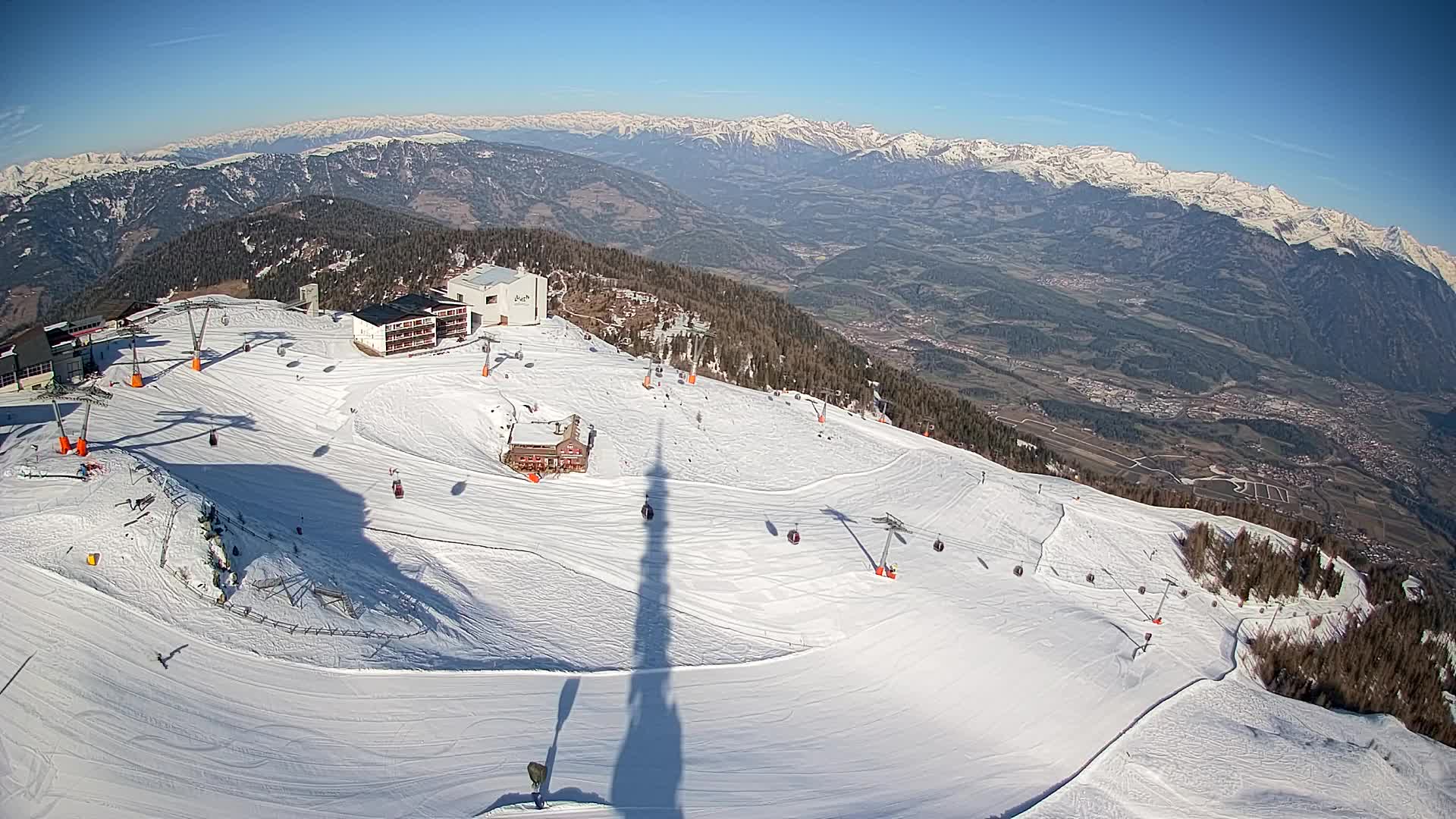 Cima estación de esquí Kronplatz | vista hacia Brunico
