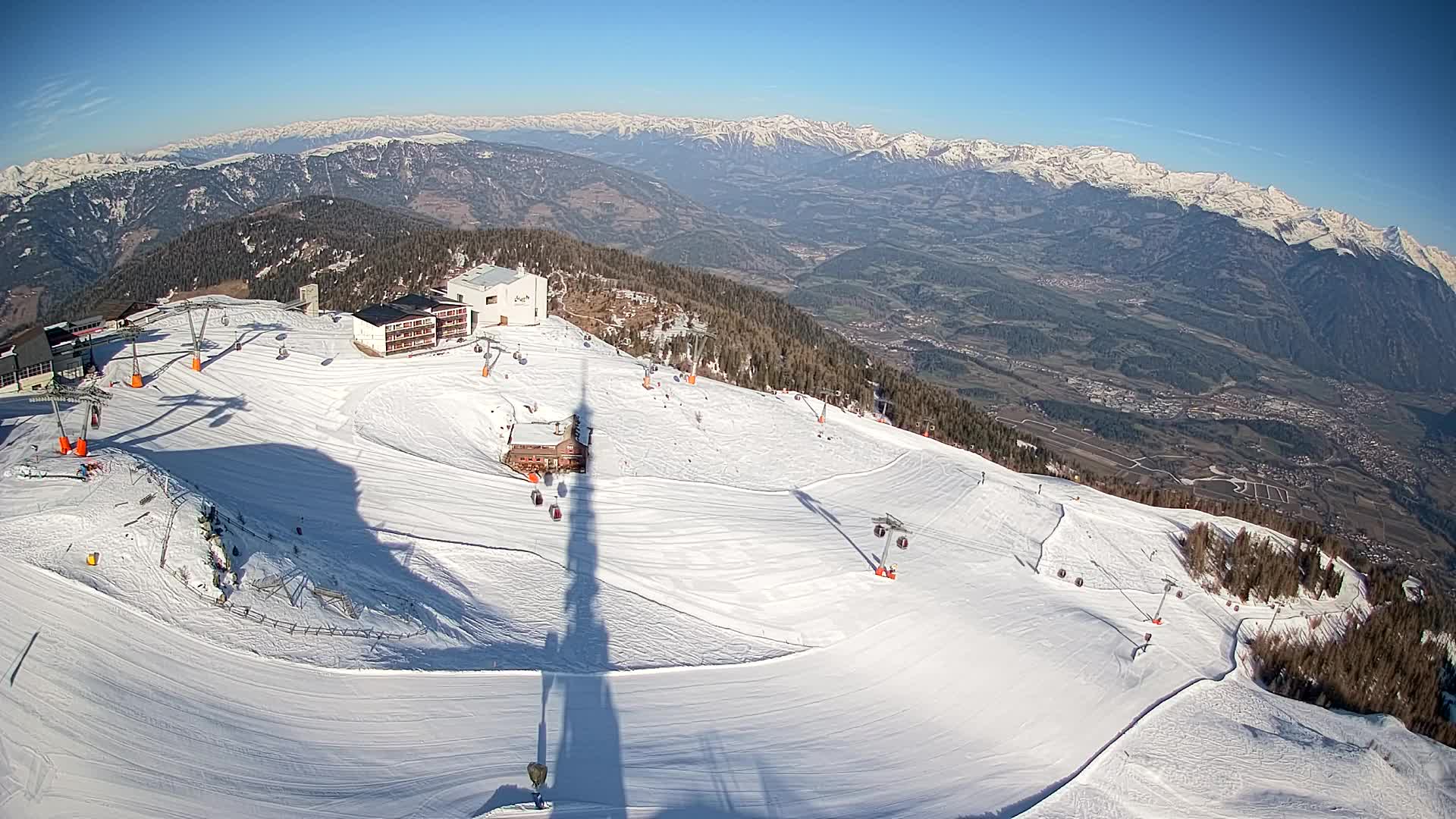 Cima estación de esquí Kronplatz | vista hacia Brunico
