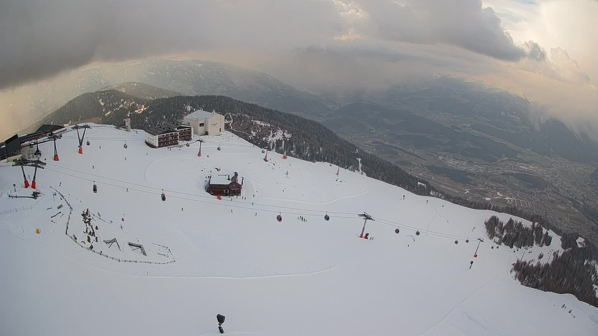 Skigebiet Kronplatz Gipfel | Blick auf Bruneck