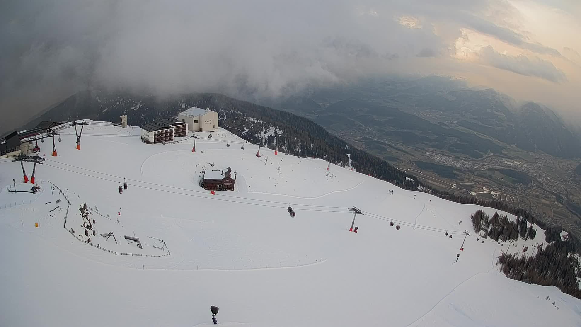 Station de ski Kronplatz sommet | vue sur Brunico