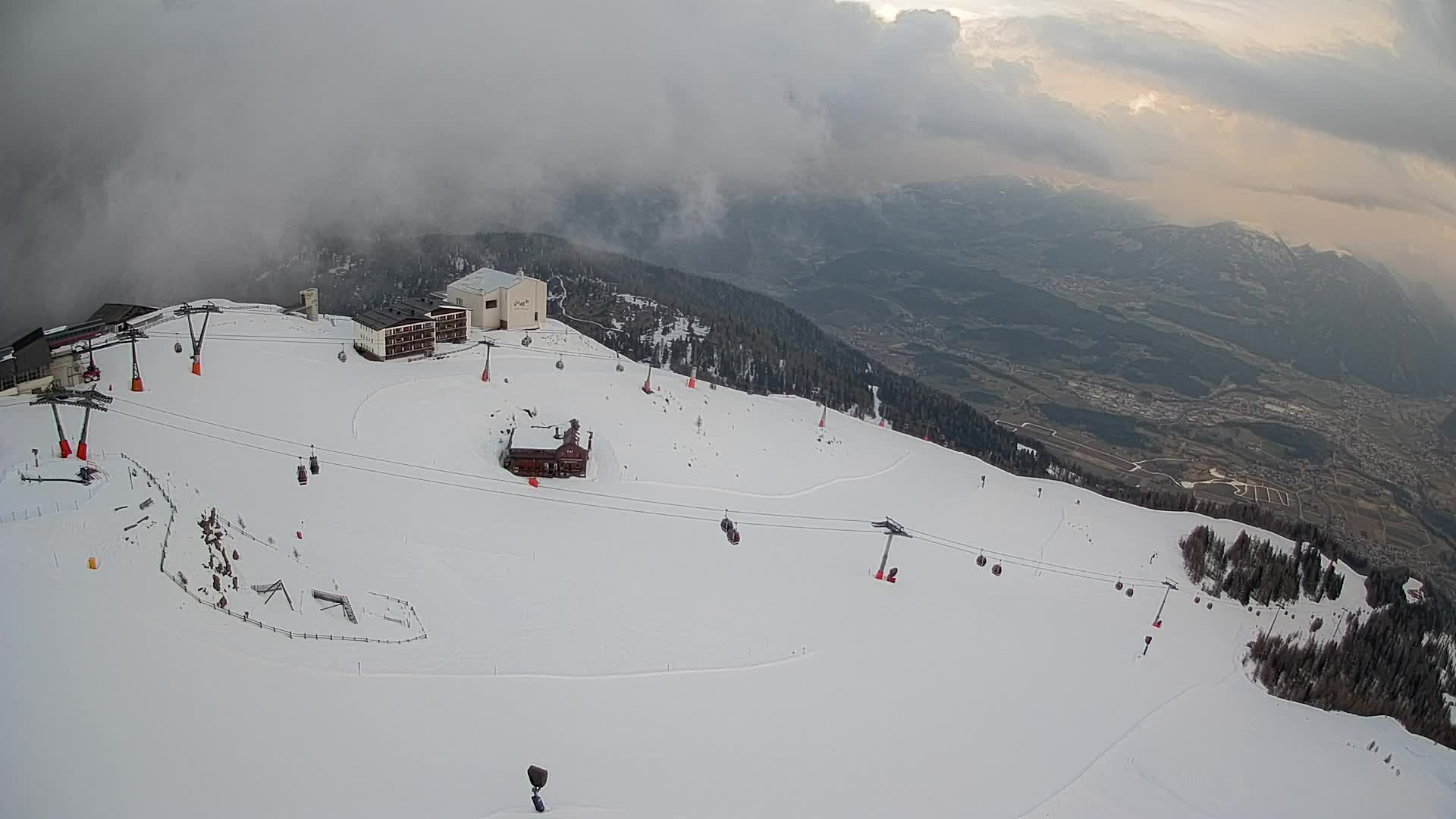 Station de ski Kronplatz sommet | vue sur Brunico