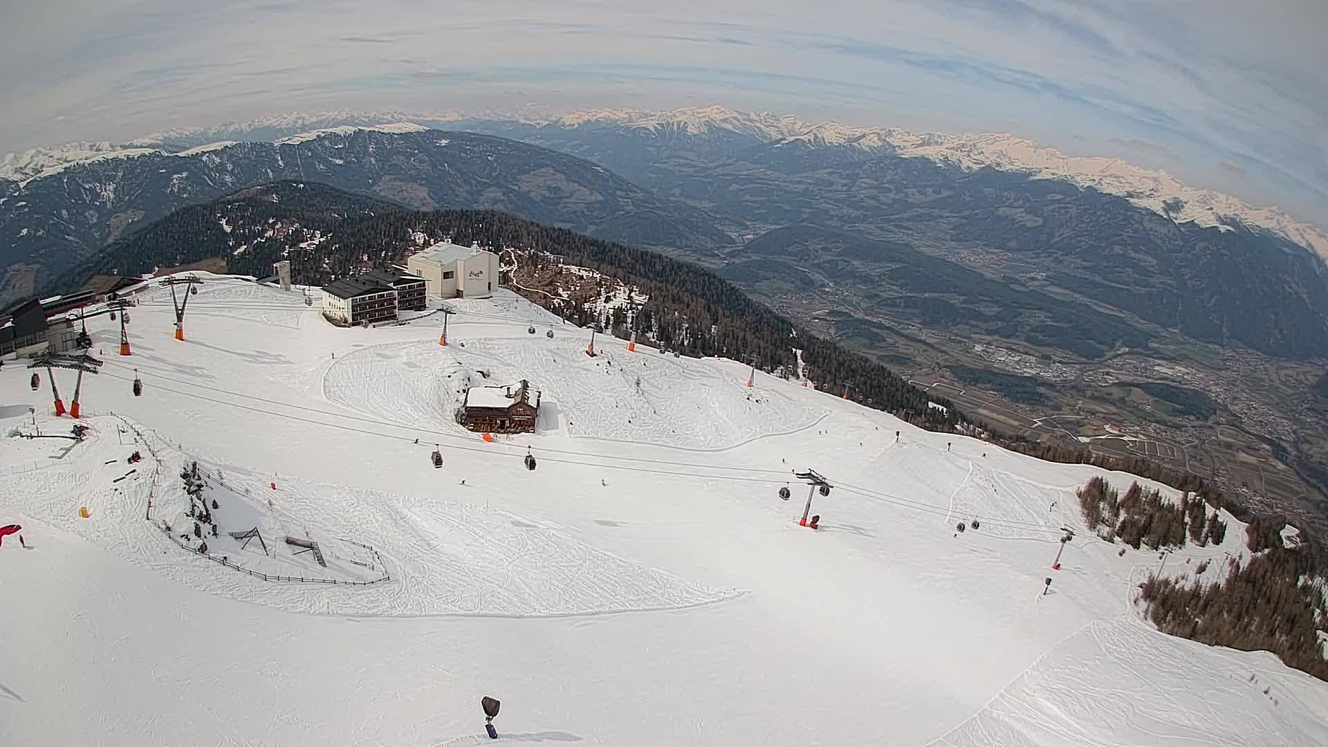 Cima estación de esquí Kronplatz | vista hacia Brunico