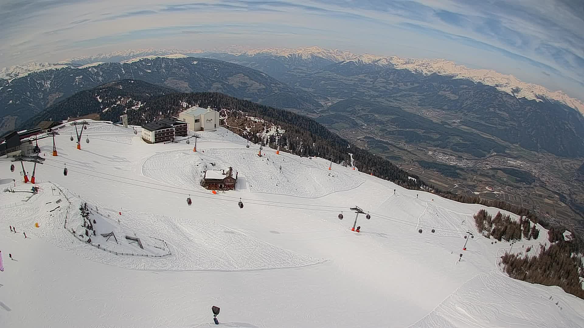 Cima estación de esquí Kronplatz | vista hacia Brunico