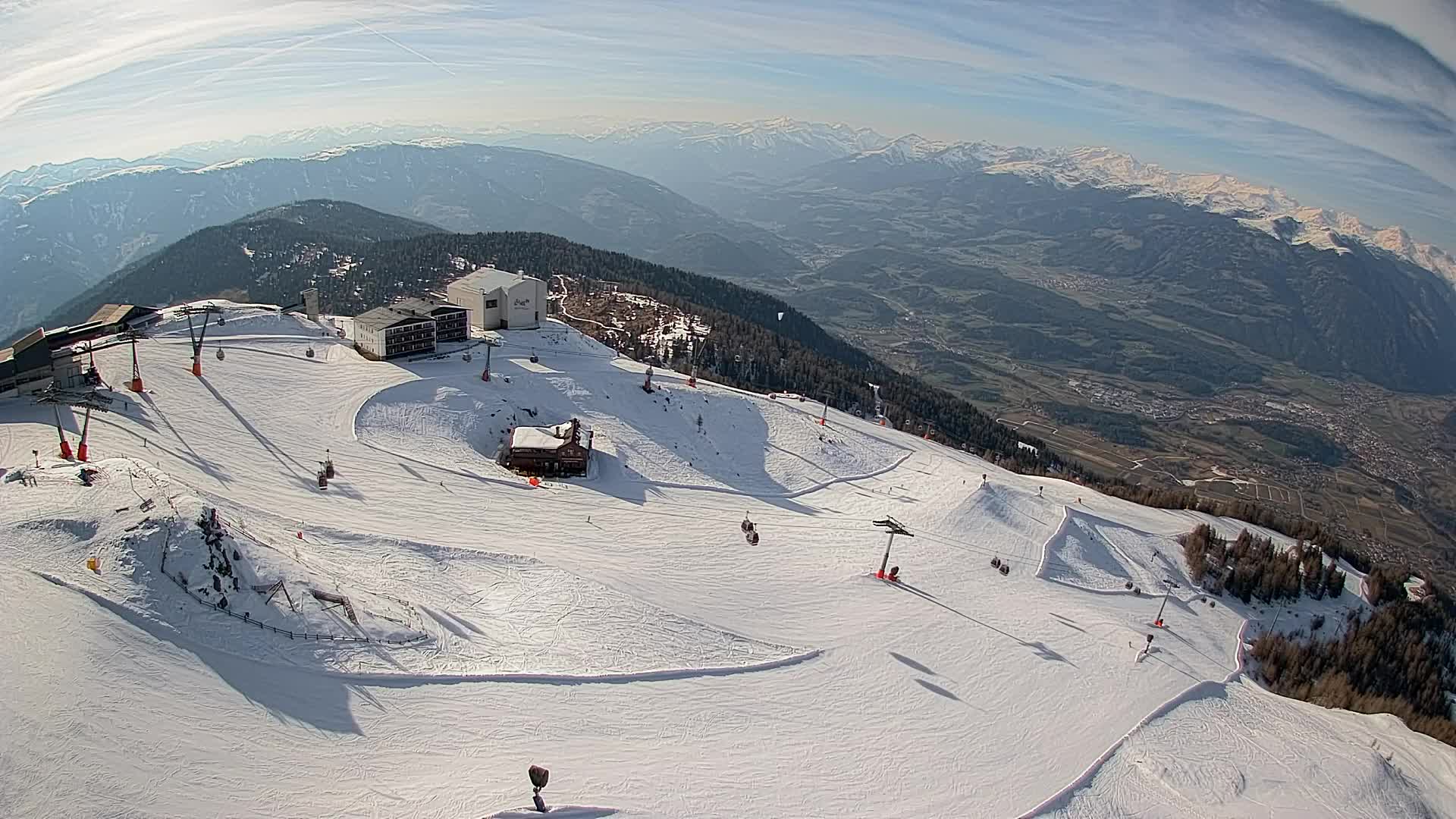 Cima estación de esquí Kronplatz | vista hacia Brunico