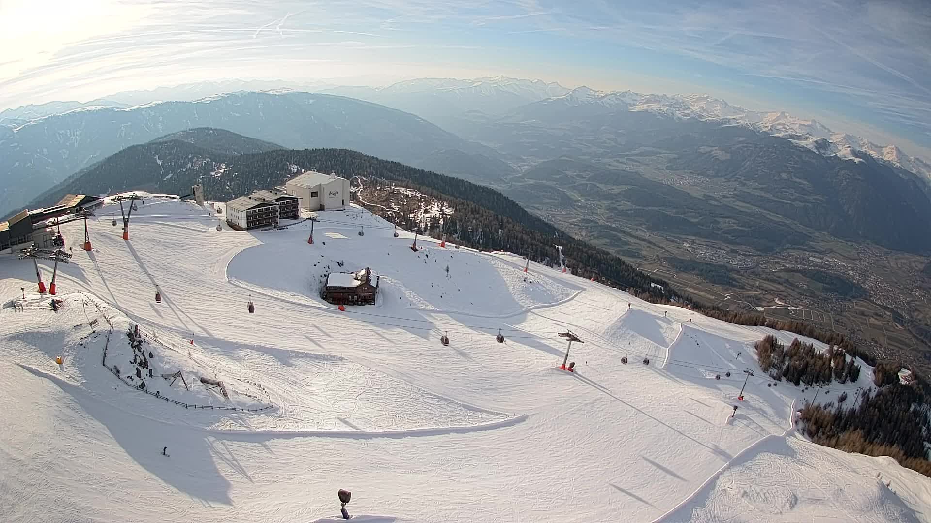 Cima estación de esquí Kronplatz | vista hacia Brunico