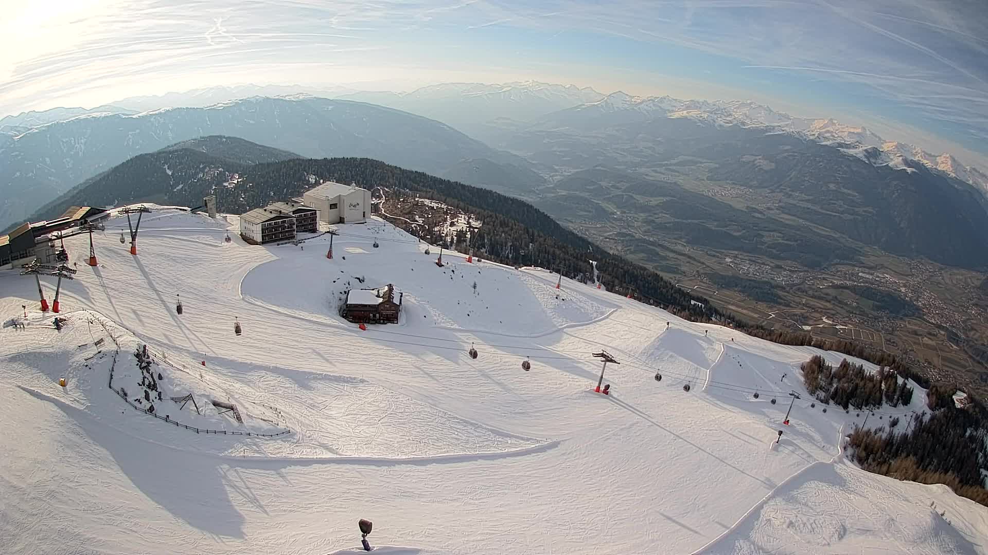 Cima estación de esquí Kronplatz | vista hacia Brunico