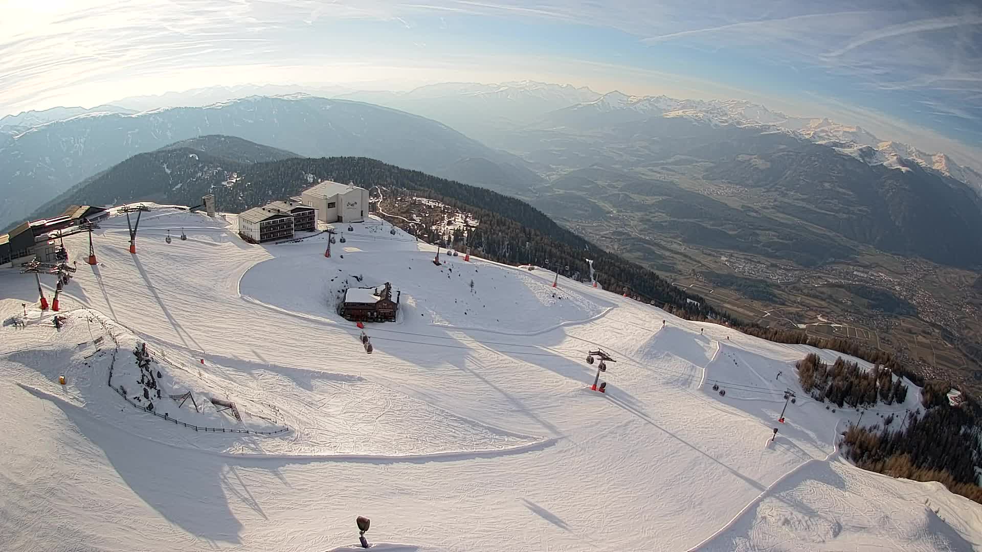 Cima estación de esquí Kronplatz | vista hacia Brunico
