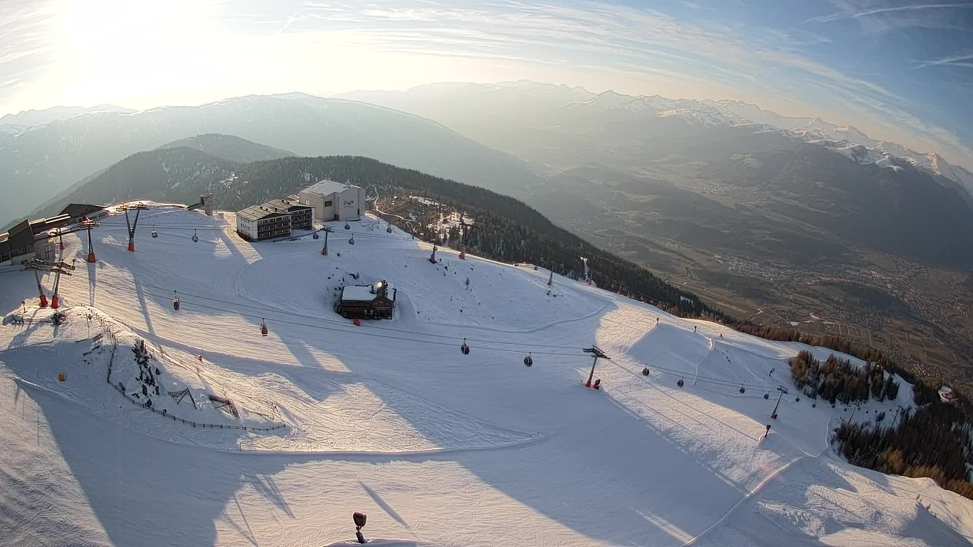 Cima estación de esquí Kronplatz | vista hacia Brunico