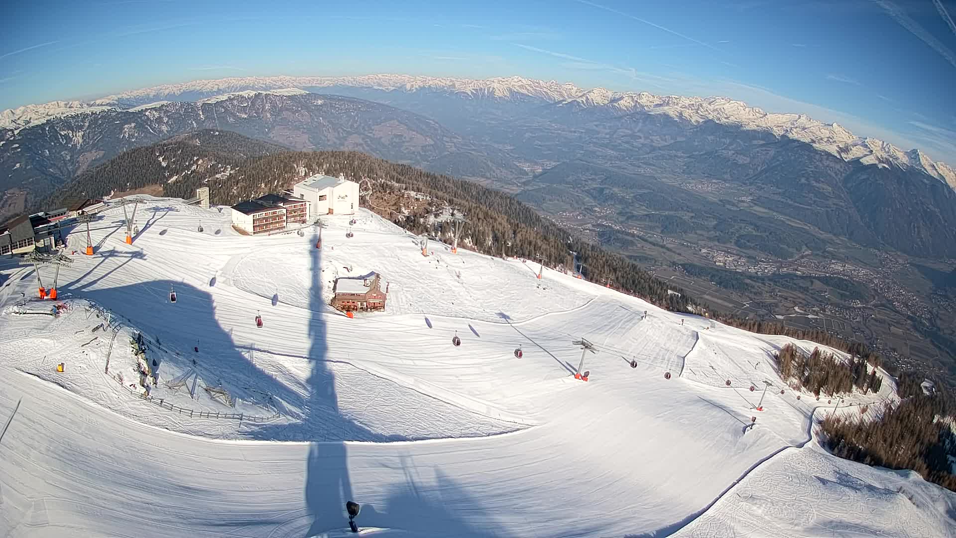 Cima estación de esquí Kronplatz | vista hacia Brunico