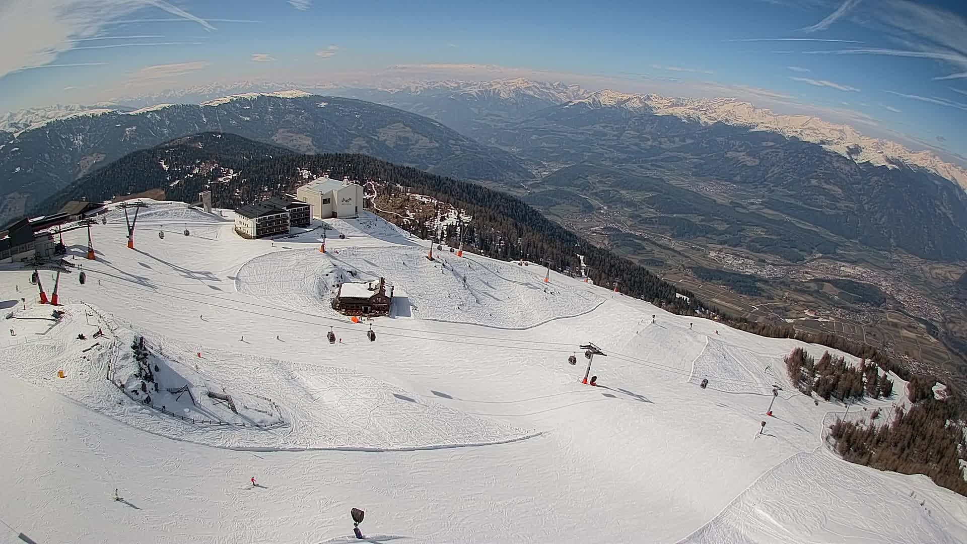 Cima estación de esquí Kronplatz | vista hacia Brunico