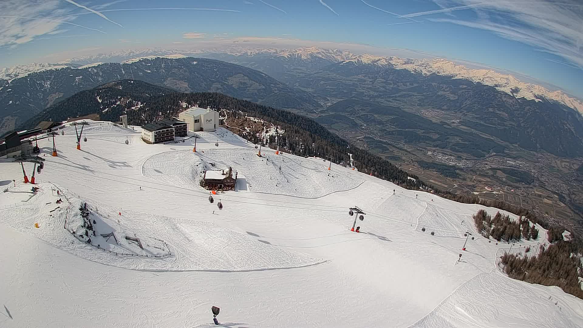 Cima estación de esquí Kronplatz | vista hacia Brunico