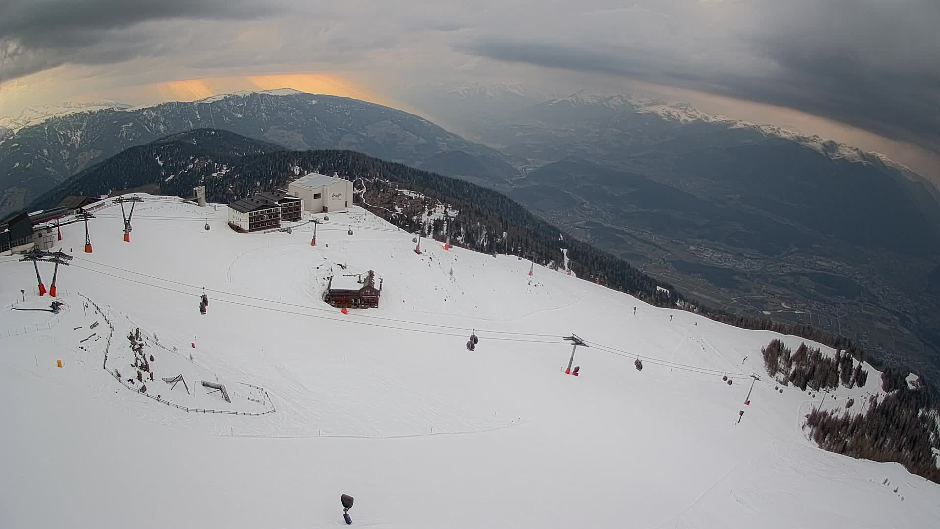 Smučišče Kronplatz – vrh | pogled na Bruneck