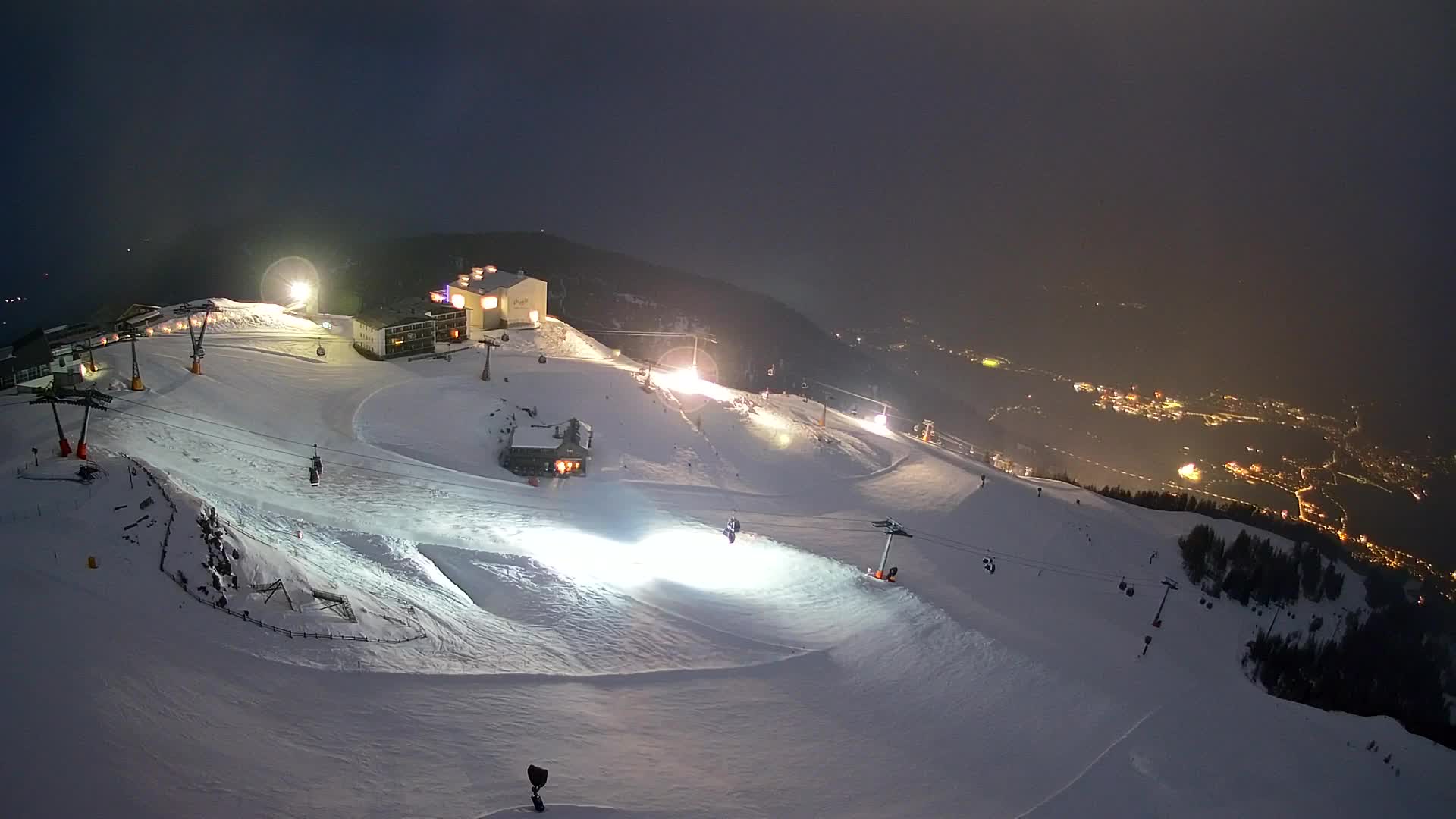 Cima estación de esquí Kronplatz | vista hacia Brunico