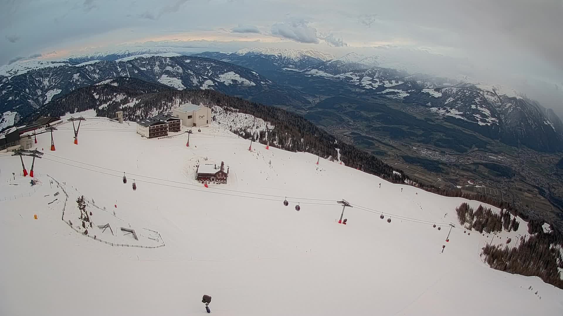 Skigebiet Kronplatz Gipfel | Blick auf Bruneck