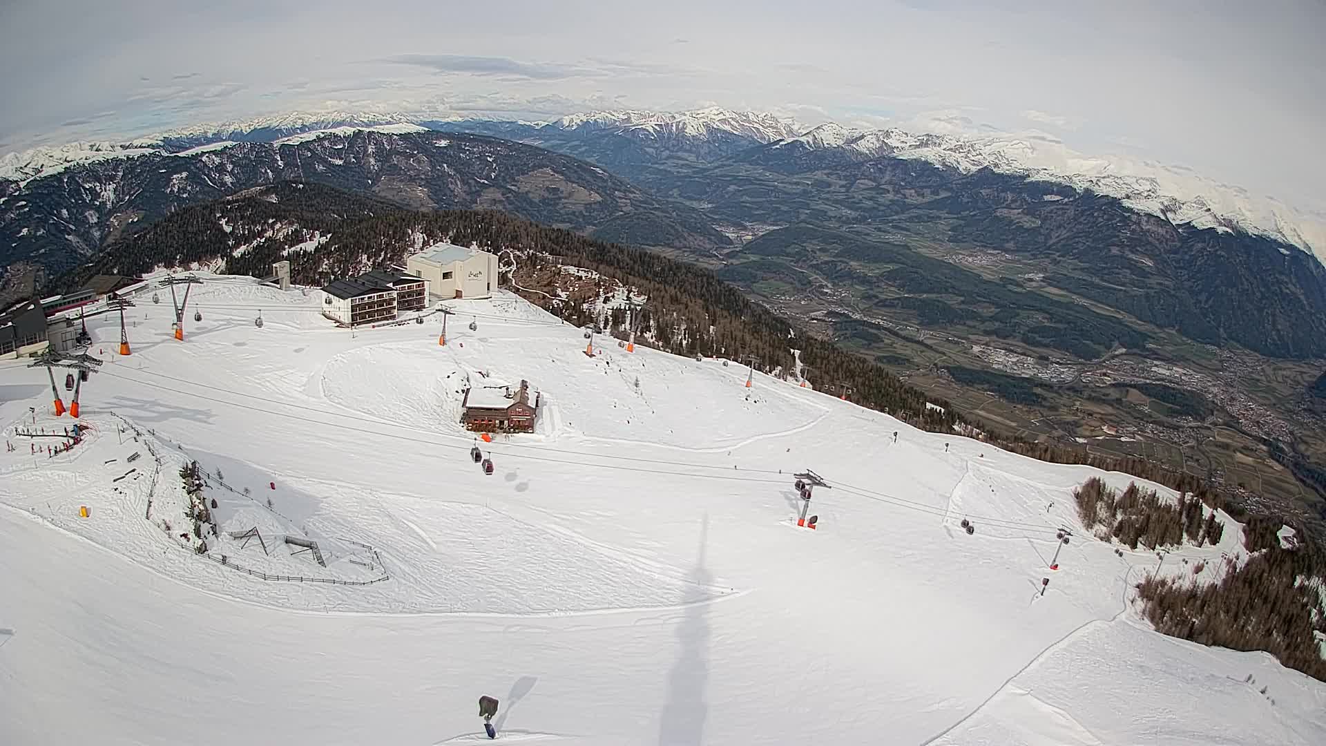Cima estación de esquí Kronplatz | vista hacia Brunico