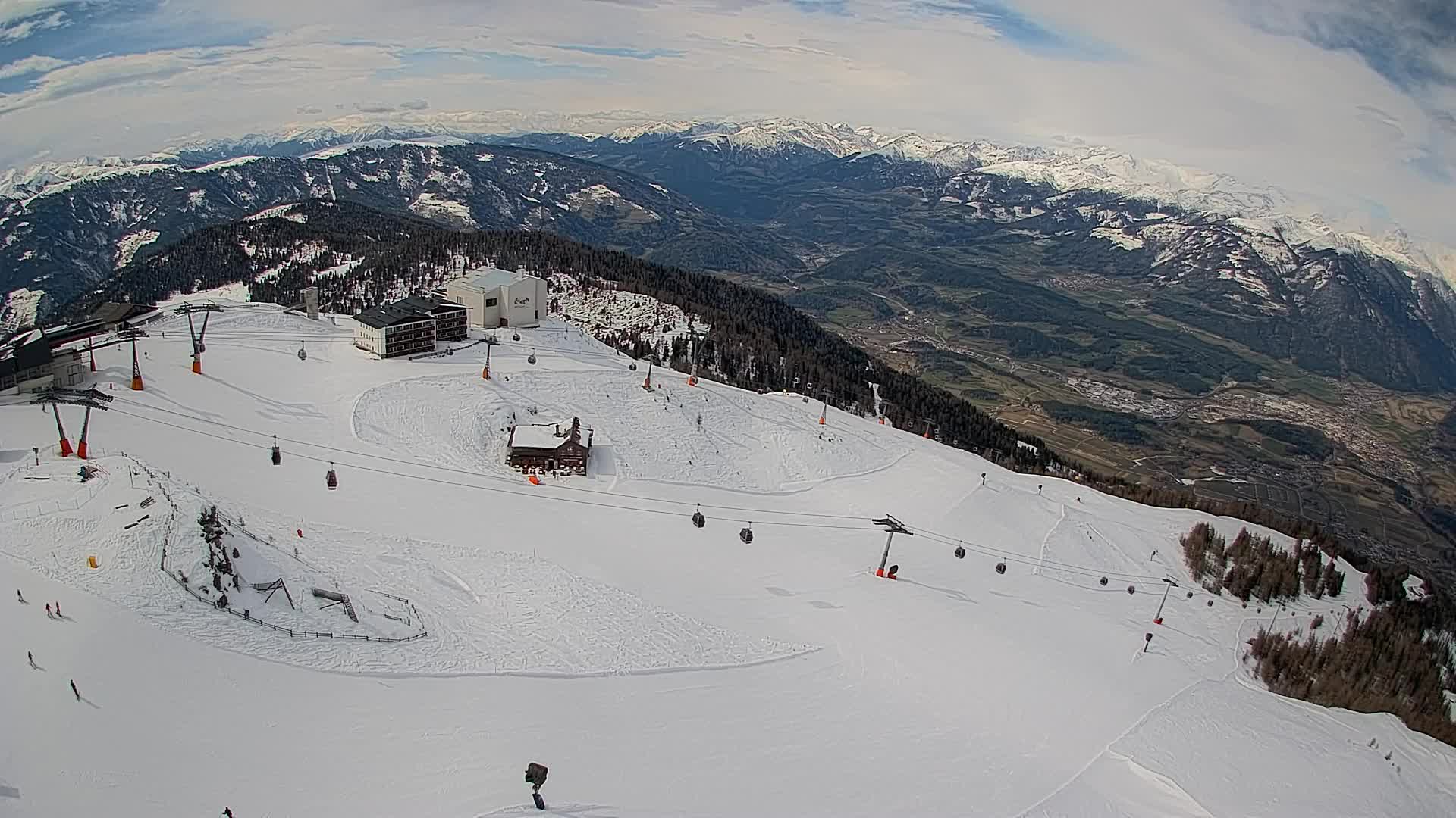 Cima estación de esquí Kronplatz | vista hacia Brunico