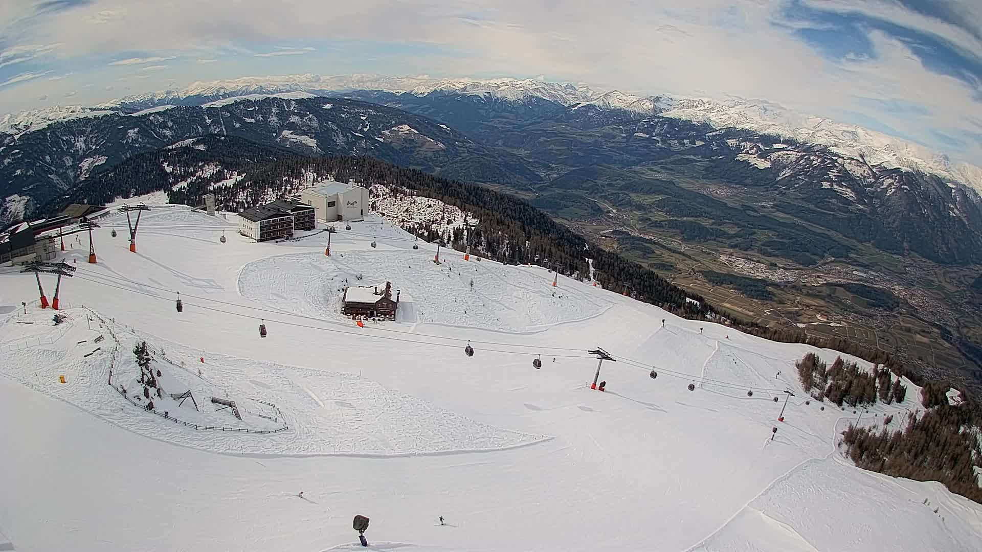 Cima estación de esquí Kronplatz | vista hacia Brunico