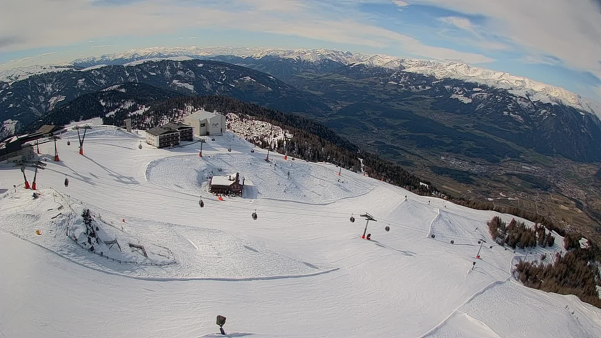 Cima estación de esquí Kronplatz | vista hacia Brunico