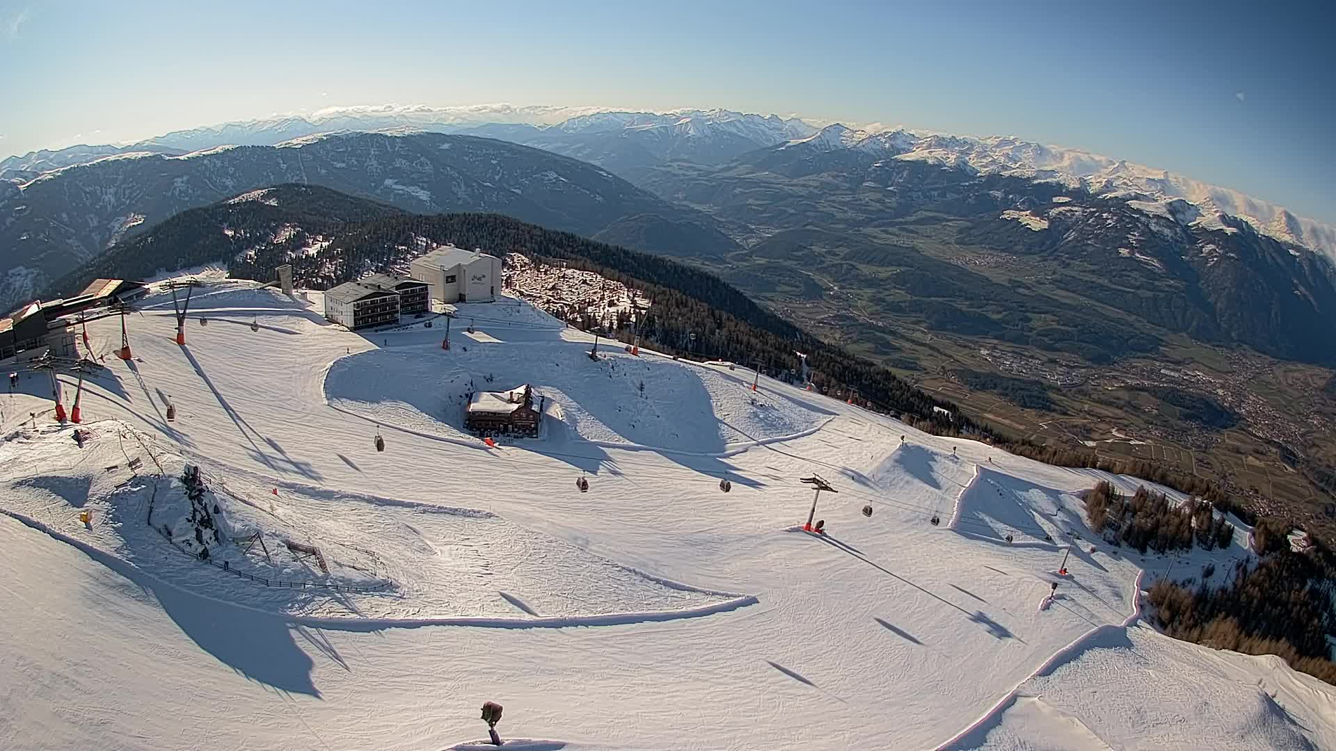 Cima estación de esquí Kronplatz | vista hacia Brunico