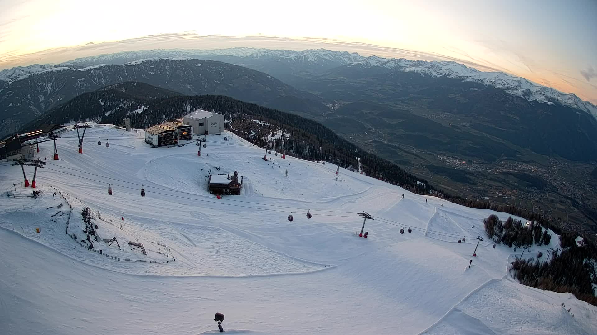 Skigebiet Kronplatz Gipfel | Blick auf Bruneck