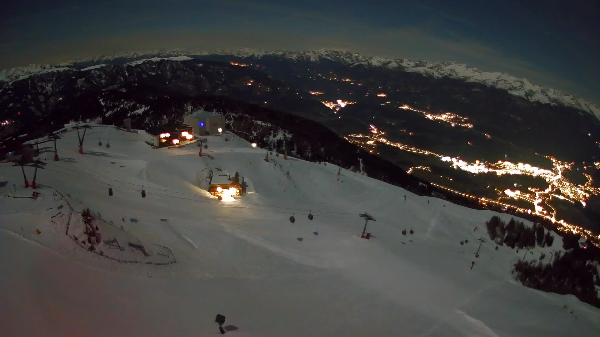 Cima estación de esquí Kronplatz | vista hacia Brunico