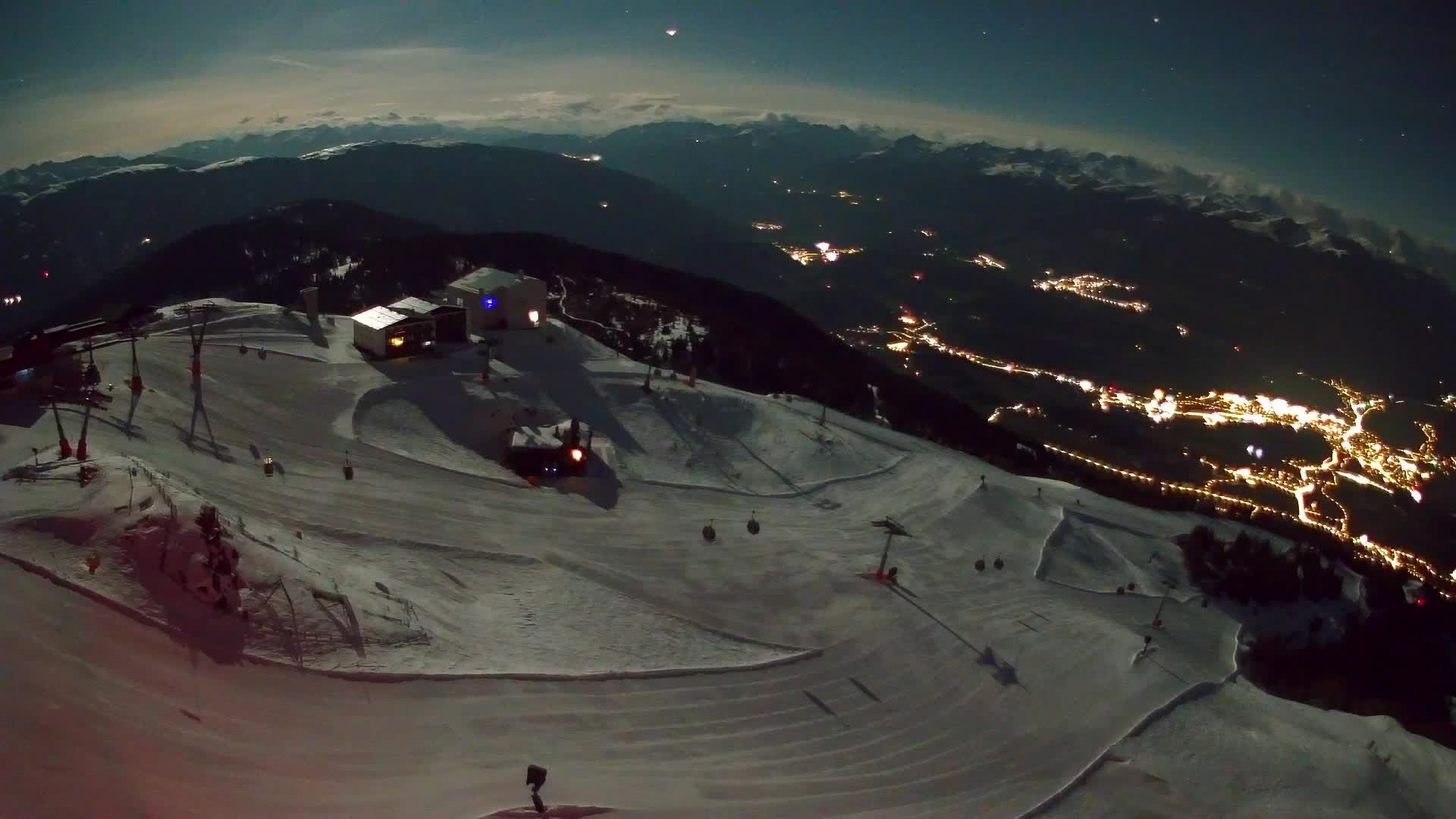 Cima estación de esquí Kronplatz | vista hacia Brunico